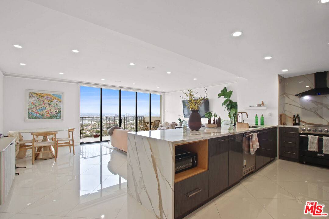 2160   Century Park 1BR Beverlywood La