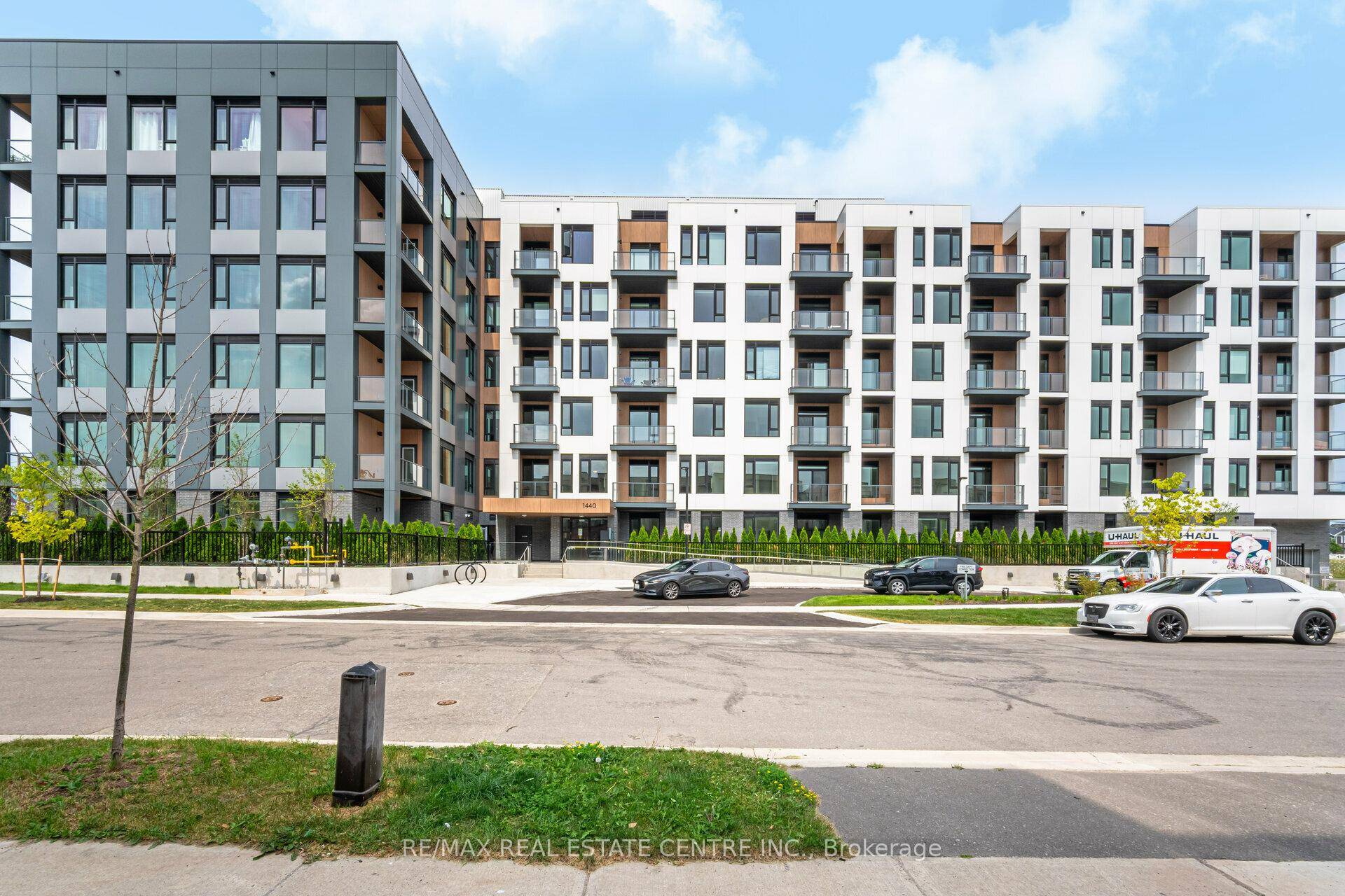 Welcome to this new condo in the desirable Milton area, featuring 9' ceilings and a bright, open concept layout.