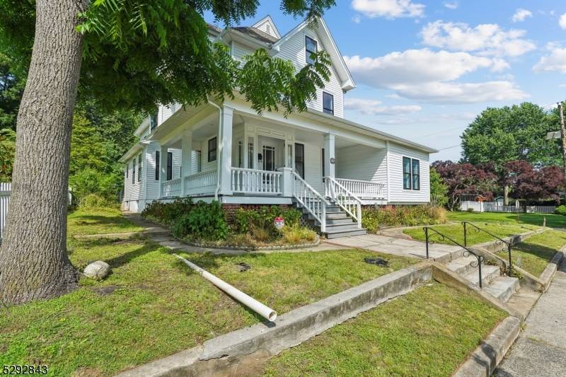 Perfectly located in the heart of Cranford just two blocks to commuter transportation This completely renovated 1st floor of a two family Victorian home with relaxing open front porch driveway ...