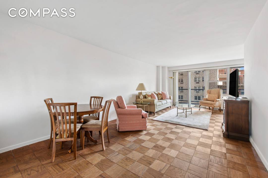 Fantastic Extra Large Alcove Studio with a HUGE Private Balcony in an Ideal Upper East Side Location This bright and spacious alcove studio offers a rare luxury your very own ...