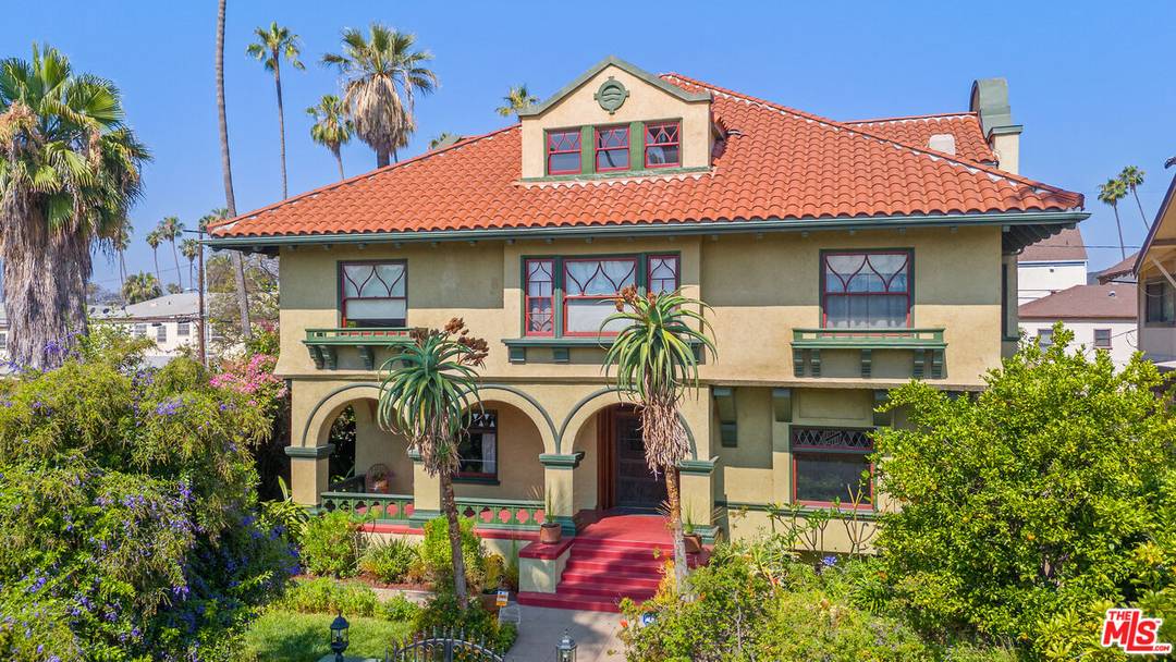 1049   Elden Ave 6BR La