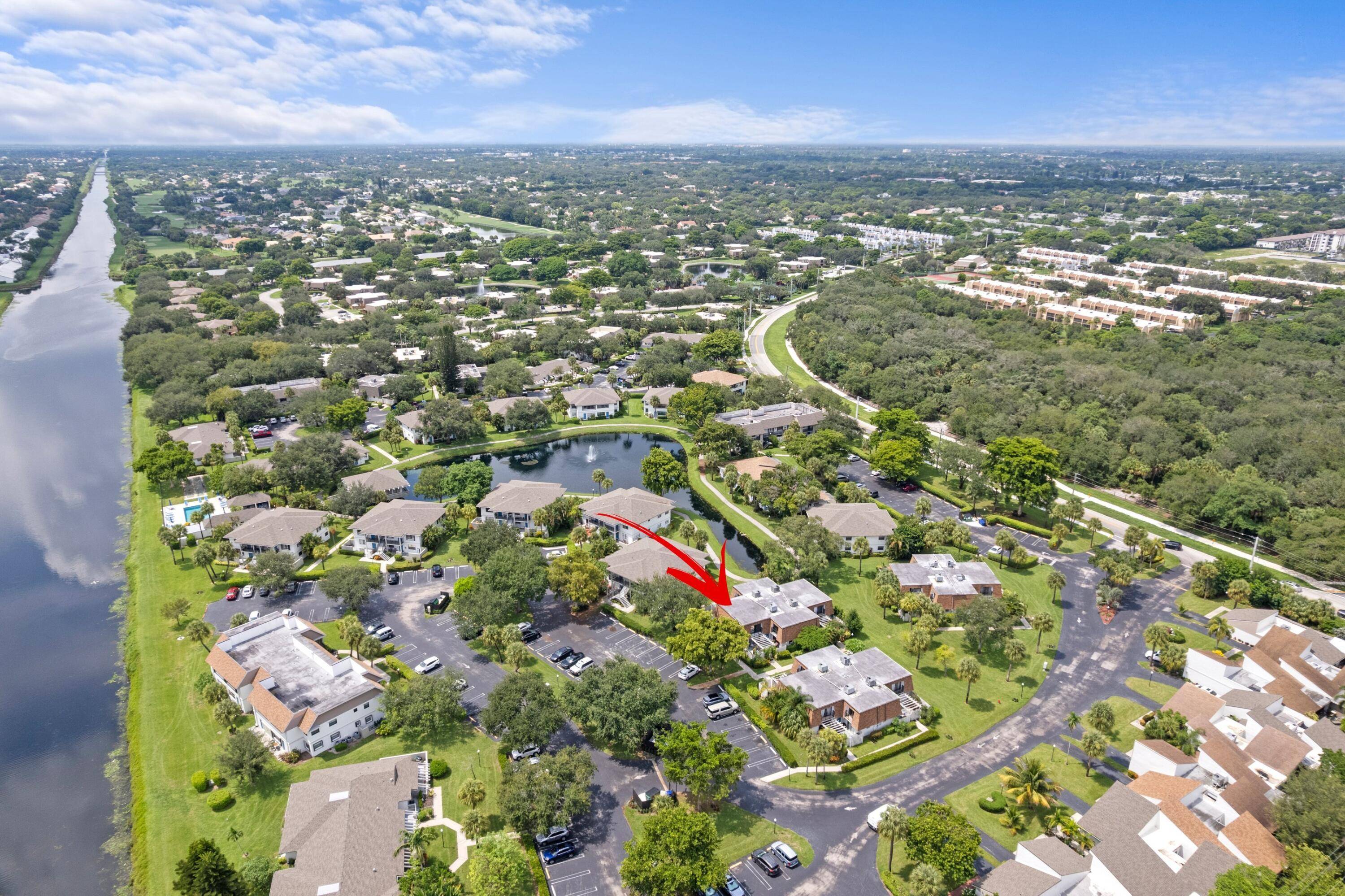 ABSOLUTELY GORGEOUS FULLY RENOVATED WATERFRONT TOWNHOUSE BREATHTAKING LAKE VIEW PRESTIGIOUS DELRAY OAKS Bright Open Floor Plan Recessed LED Lighting Crown Molding New Luxury Vinyl Floors Freshly Painted Interior Large Eat ...