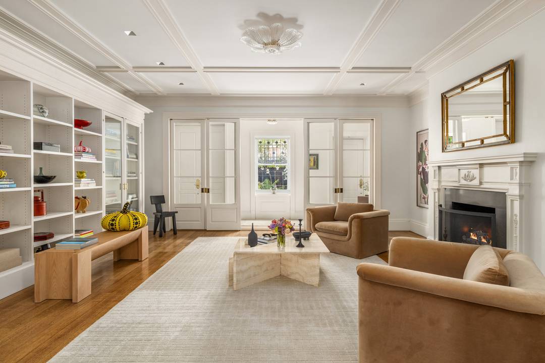 Located on one of Manhattan s most prestigious blocks, this extraordinary 22 foot wide Neo Grec brownstone seamlessly blends timeless architectural detail with modern luxury.