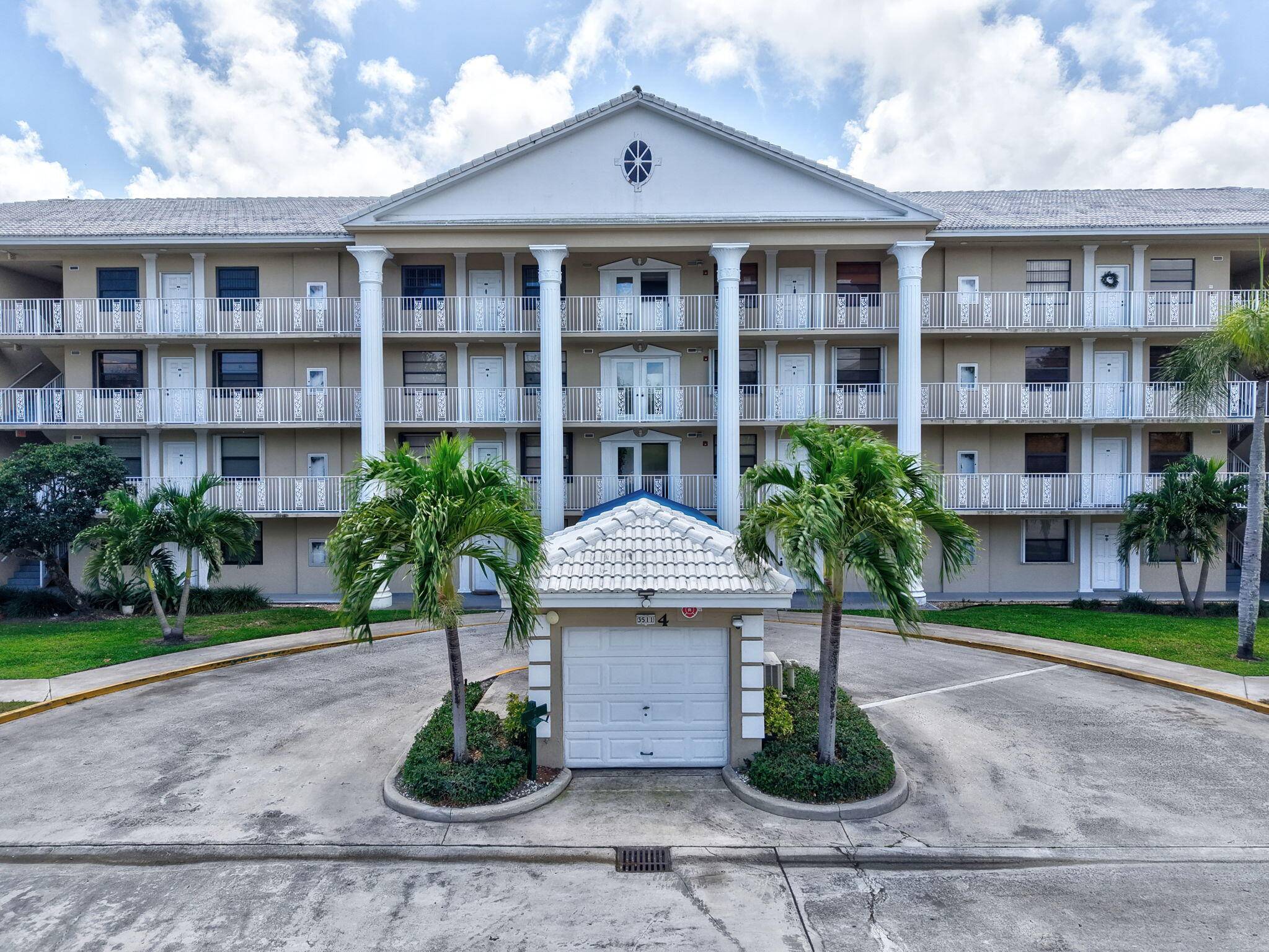 Freshly painted, well maintained and upgraded condo located in the Whitehall Village subdivision.