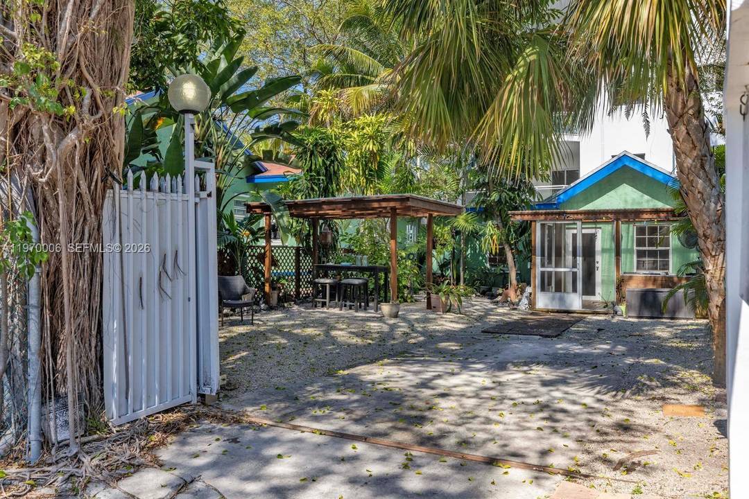 Upper East Side Gem, Price reduction One lot.