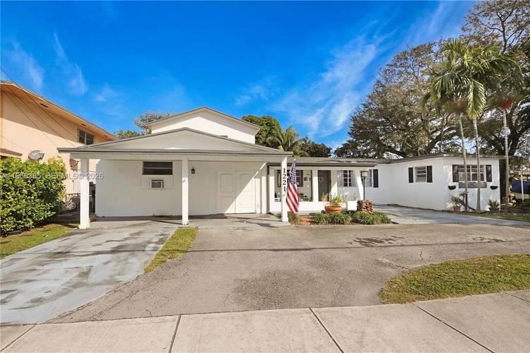 Almost fully remodeled and move in ready 5 bedroom, 3 bathroom home in the heart of Miami 33144 !