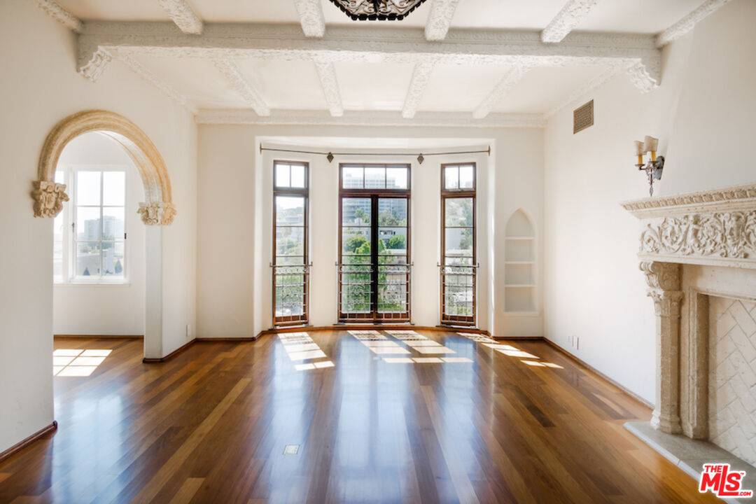 1302 N Sweetzer Ave 1BR Hollywood Hills East La