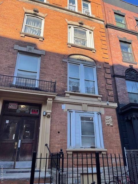 Prime Longwood Investment Opportunity Solid Brick 24 Unit Property Introducing a rare offering in the highly desirable Longwood neighborhood of the Bronx a well maintained, solid brick 24 unit multifamily ...