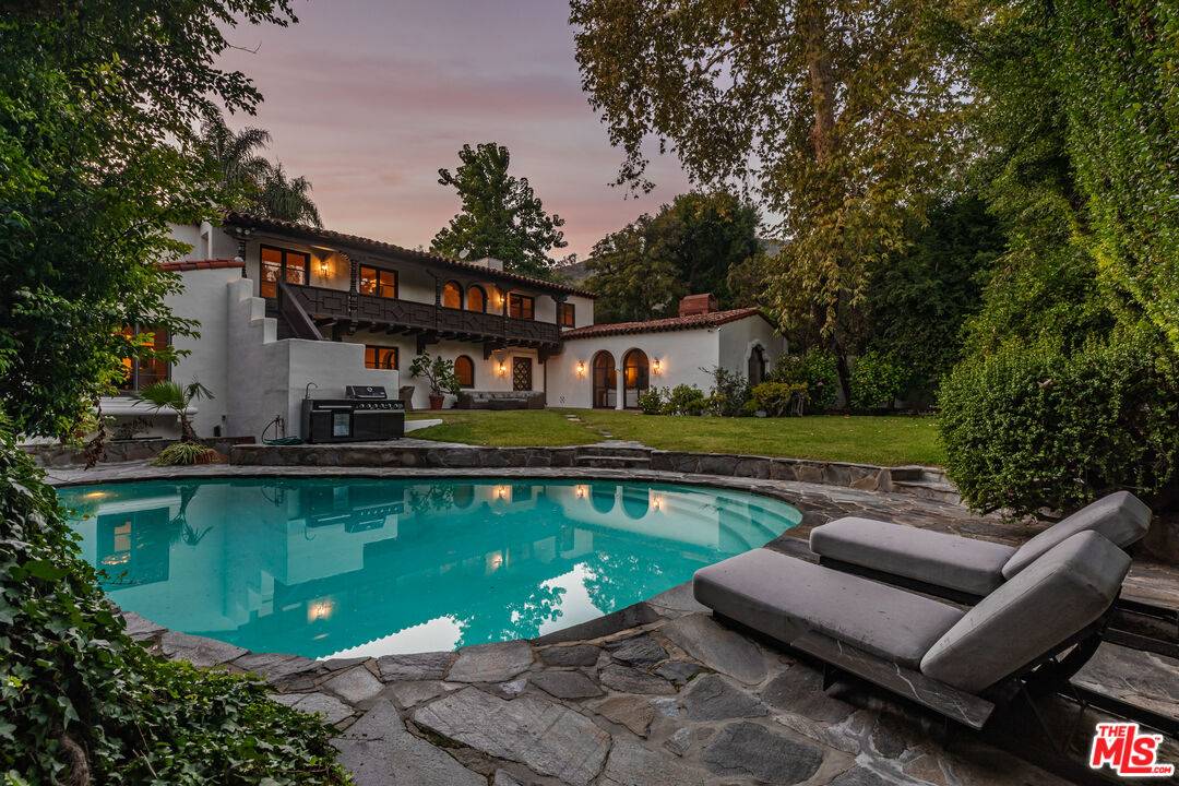 1851 Outpost Dr 6BR Hollywood Hills East La