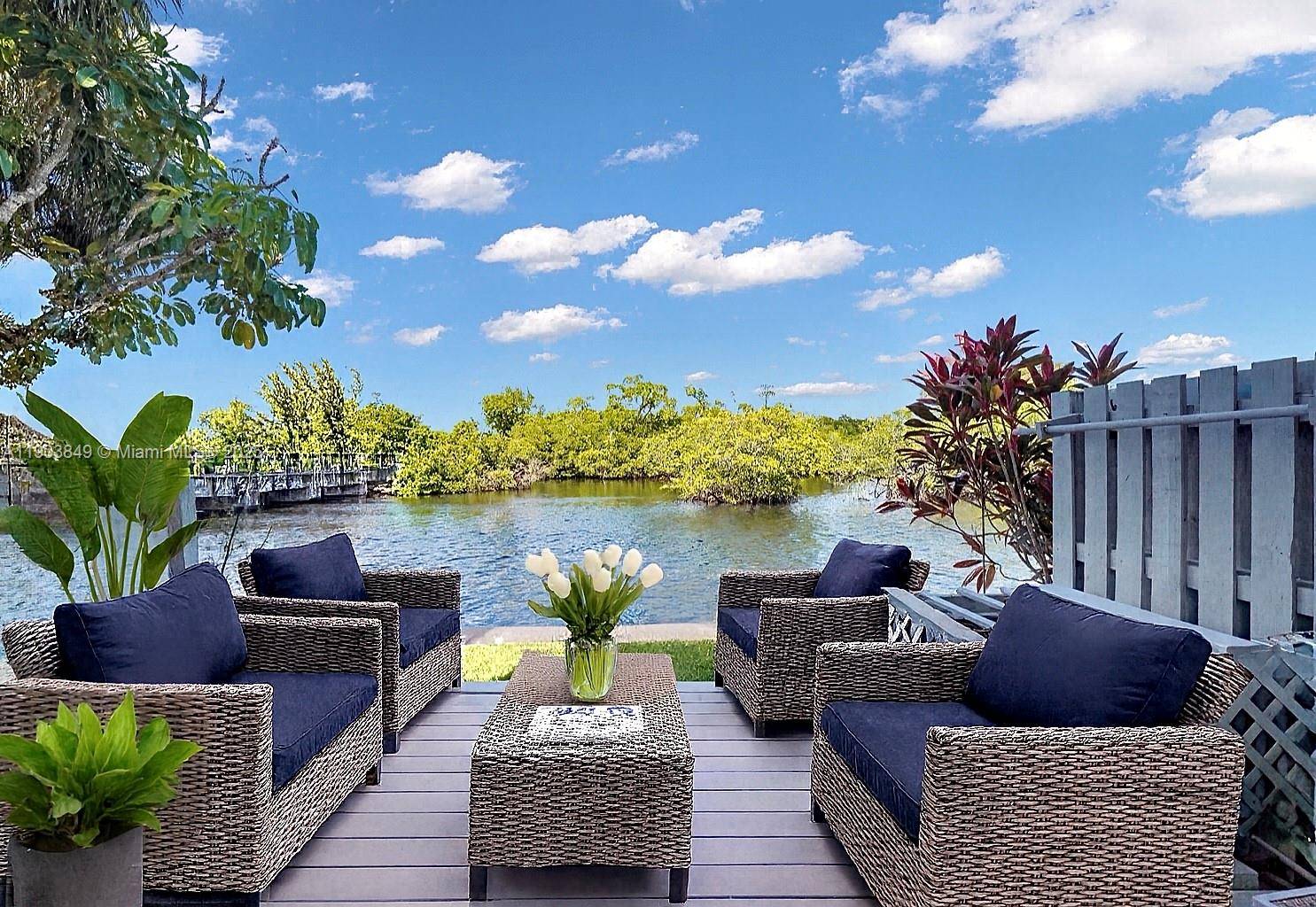 Cozy 2BR 2. 5BA waterfront home in desirable Poinsettia Heights.