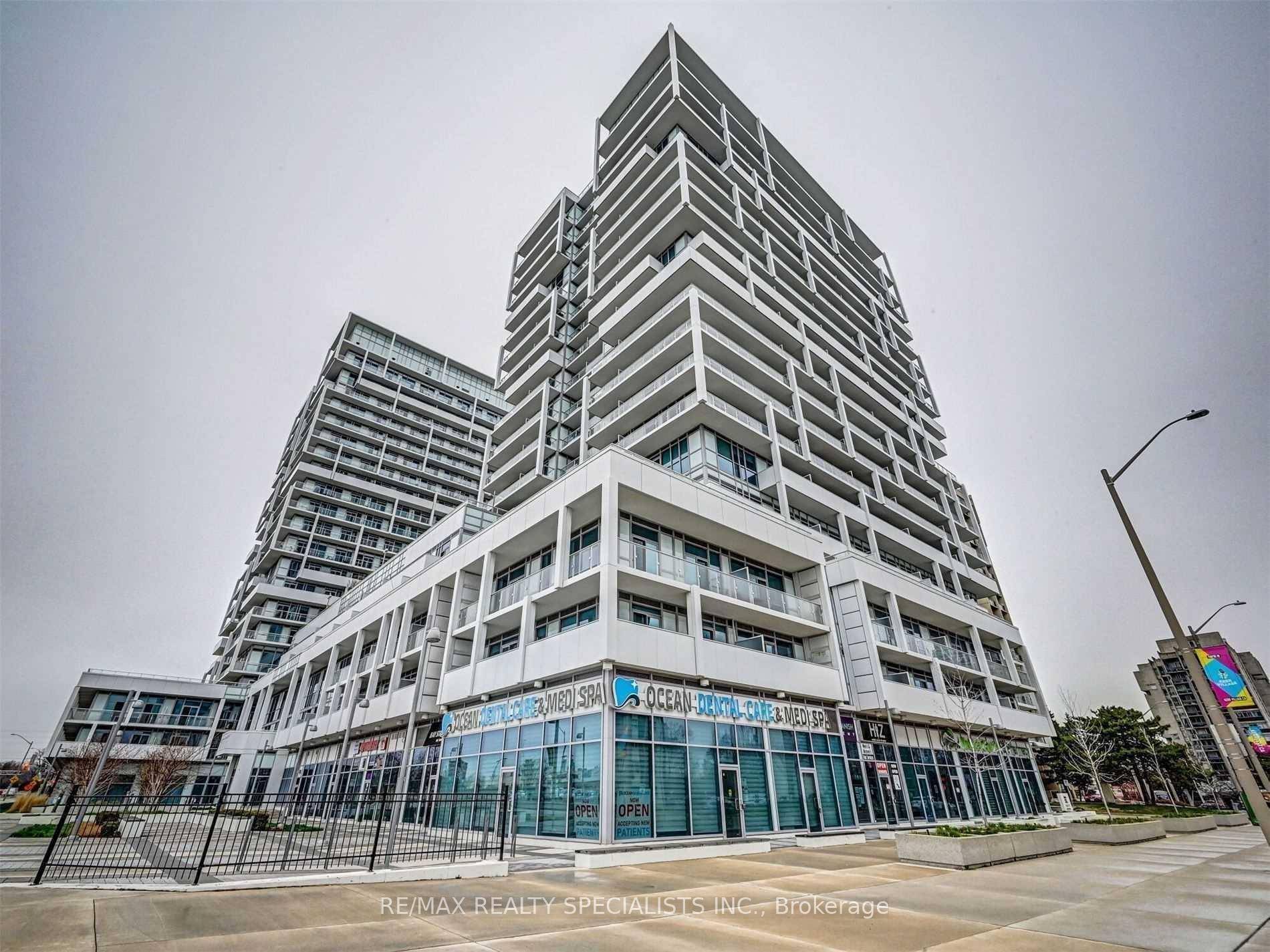 Gorgeous 1 Bedroom Den, Well Maintained amp ; Fully Upgraded Bright amp ; Spacious, Hardwood Floors, Upgraded Kitchen With Granite Counter And Breakfast Bar, Master Bedroom With Attached Washroom and ...