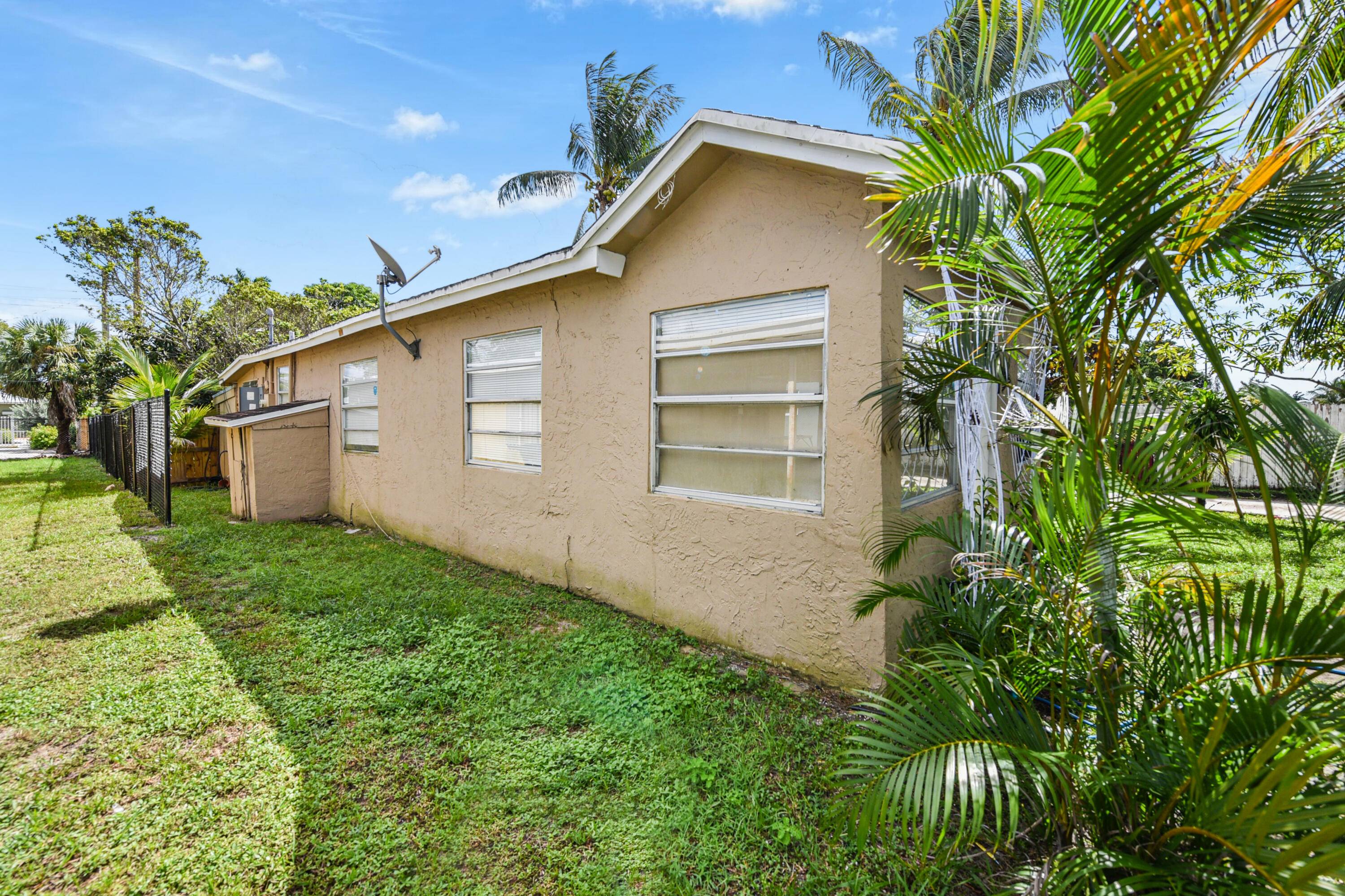 Excellent Investment Opportunity in the Heart of Delray Beach !