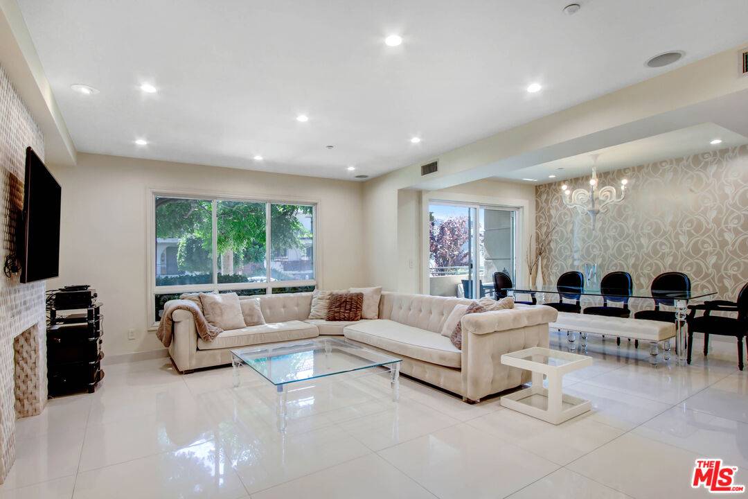 11921 Dorothy St 3BR Brentwood La