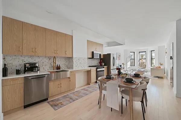 Modern Living at 385 Cornelia Street, Bushwick !