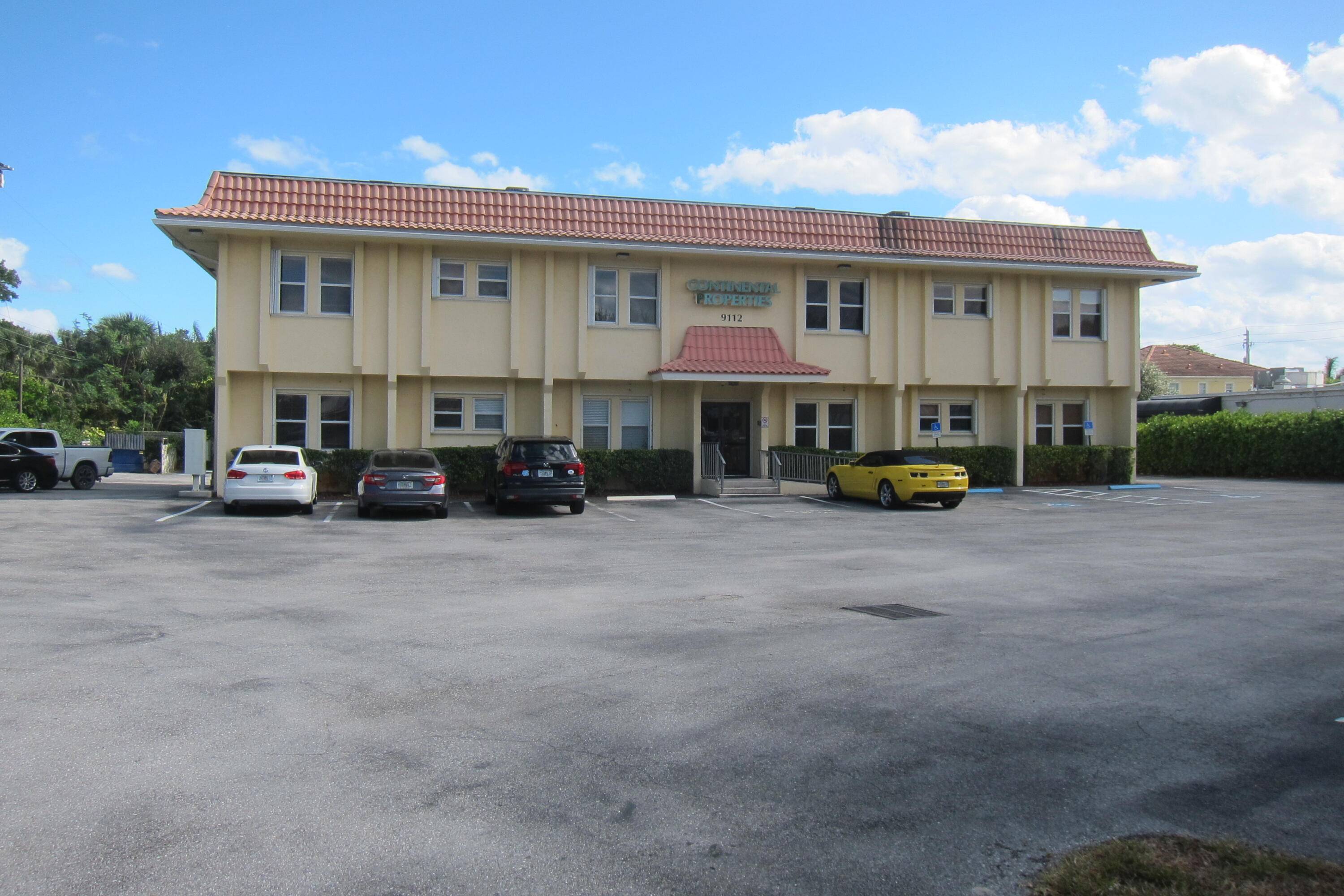 Located in a professional building on a busy road in North Palm Beach, this private office suite is ideally positioned just off Northlake Boulevard and close to I 95, offering ...