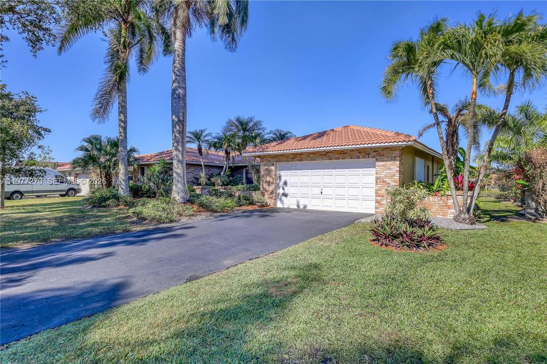This extended Blue Heron Model nestled in the quiet, secluded, family friendly neighborhood of Cypress Lakes features a large screened patio in the back of the house to enjoy the ...
