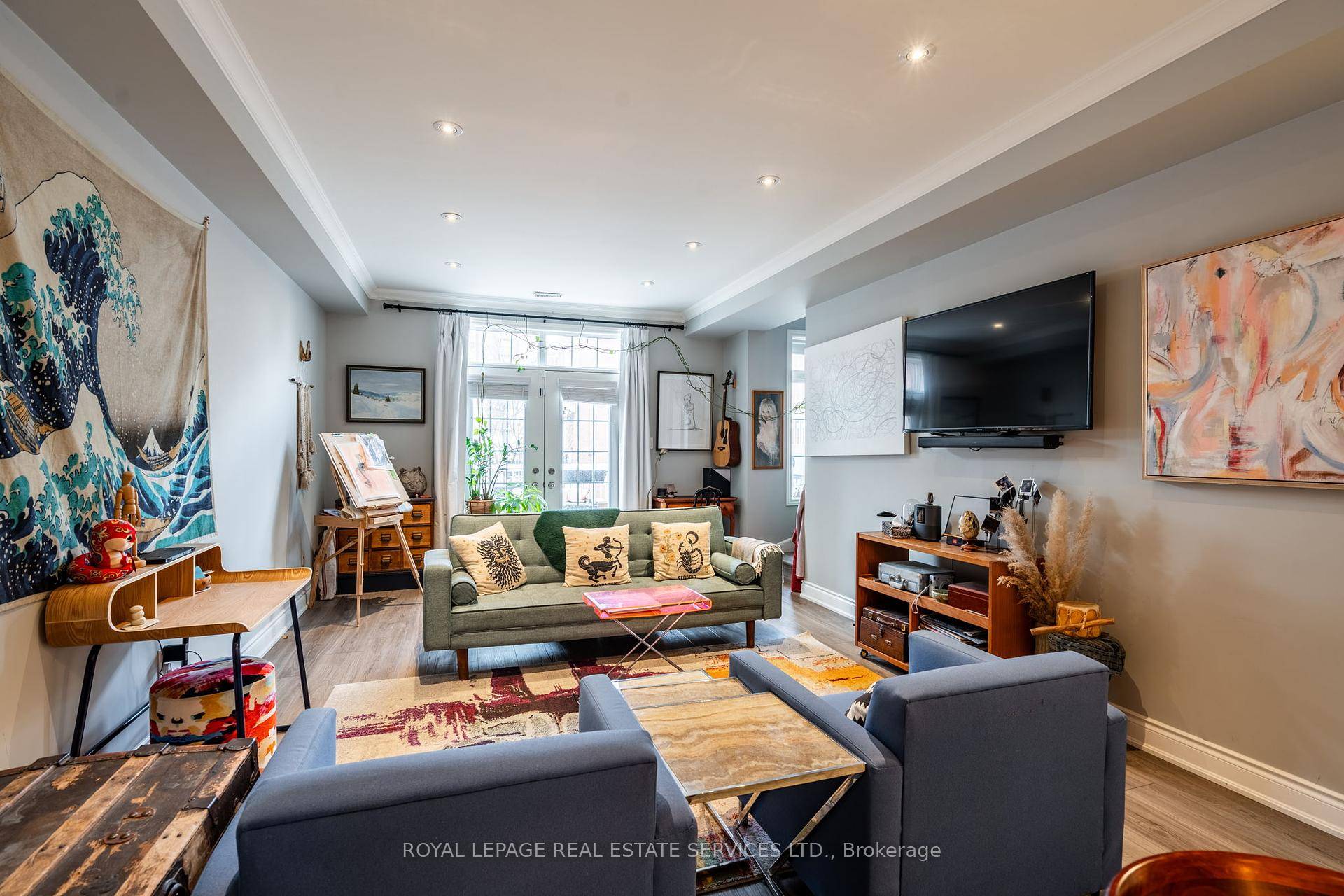 A Gorgeous Home in Burlington's Most Vibrant Neighbourhood !