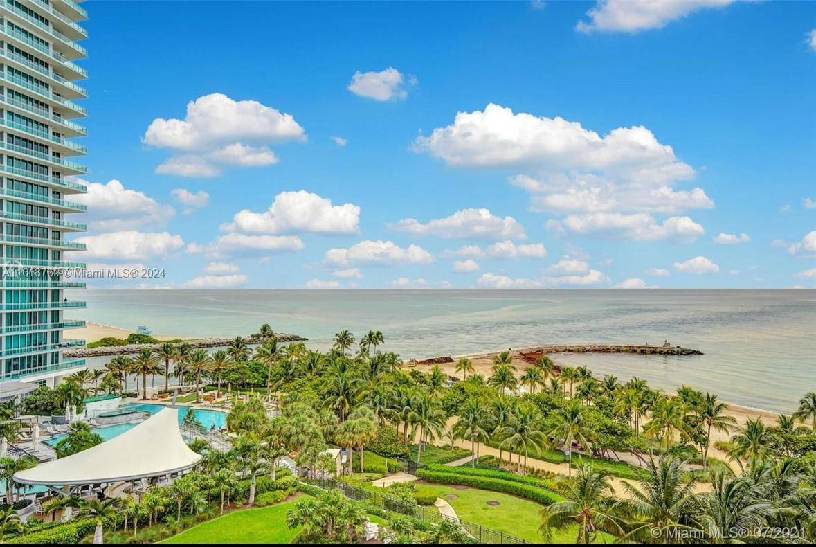 Just reduced ! Similar unit 3 floors lower sold for 1.