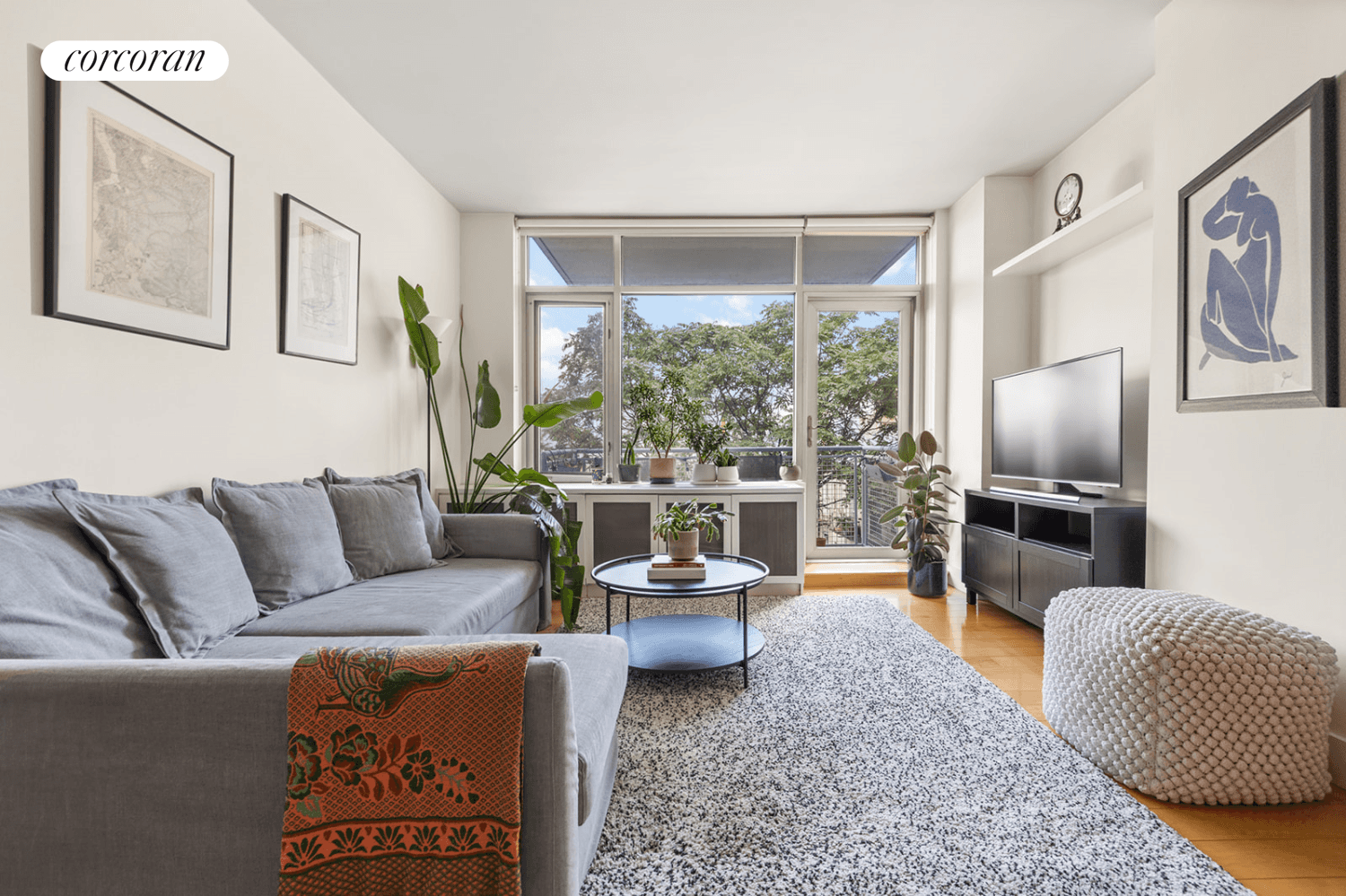 Welcome to apartment 5B at The Argyle condominium !
