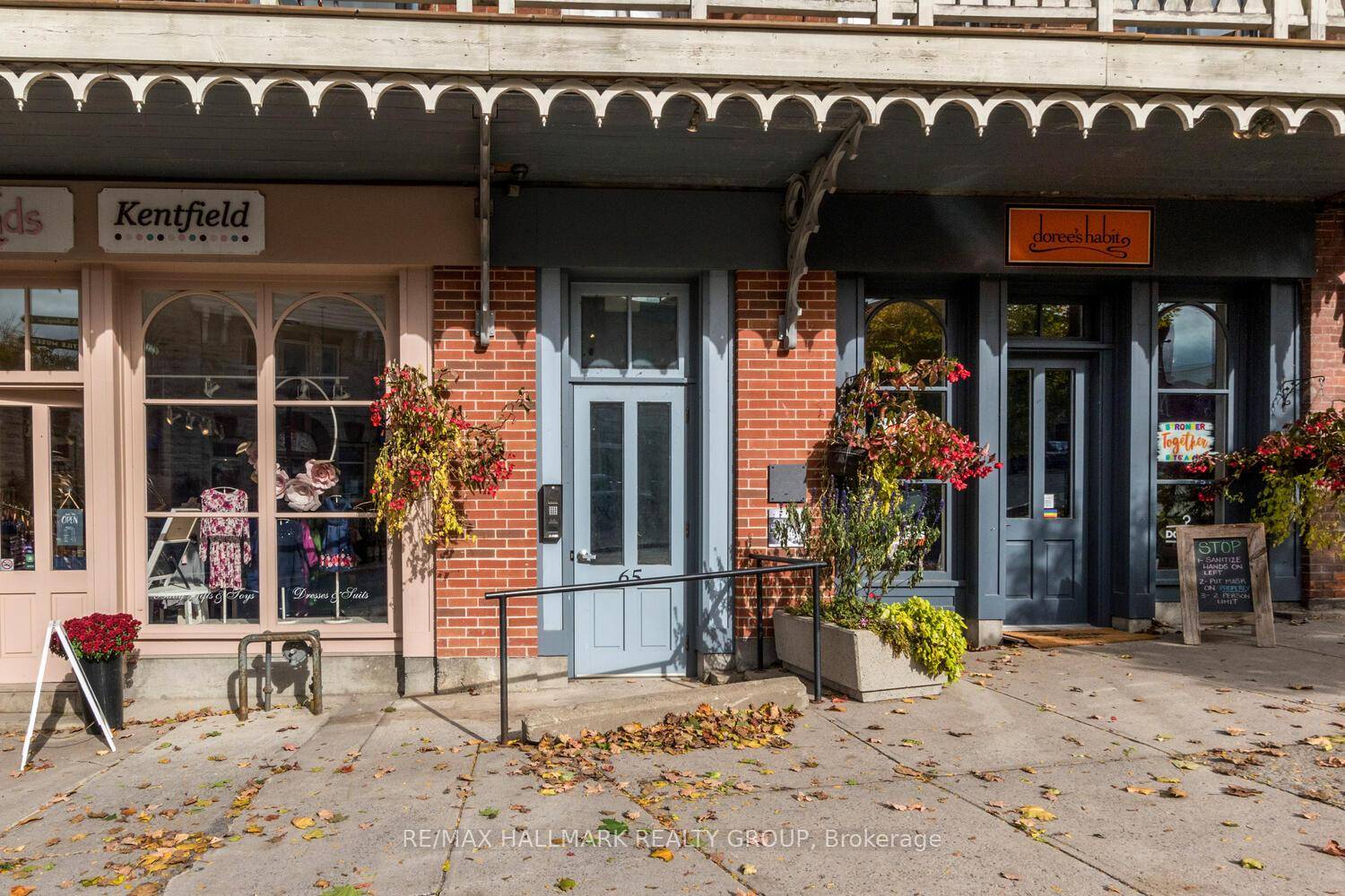 1216 sq. ft. one of a kind apartment in picturesque downtown Almonte.