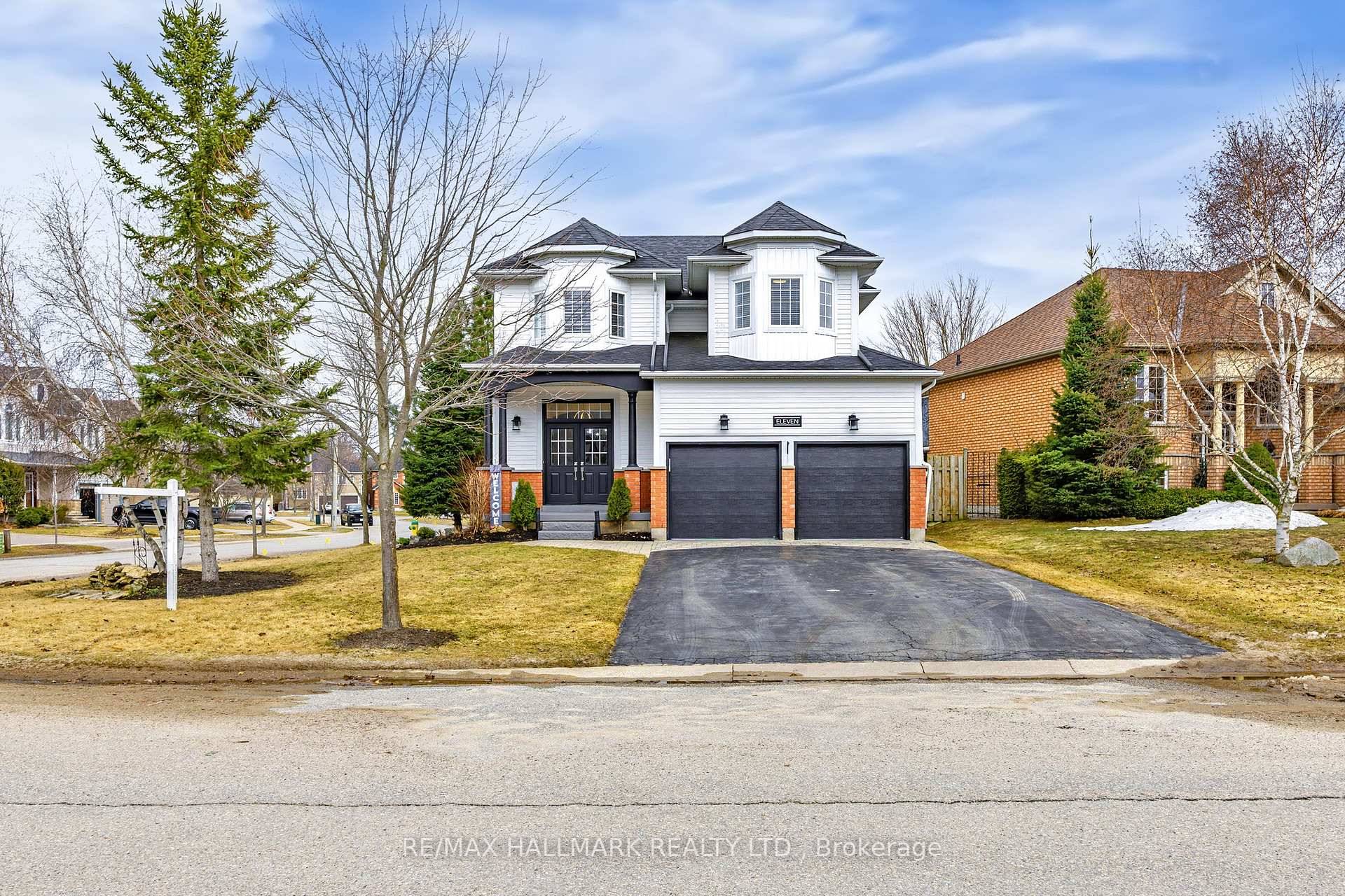 Welcome to Barrie's highly coveted Innis Shore neighbourhood, situated on a corner lot.