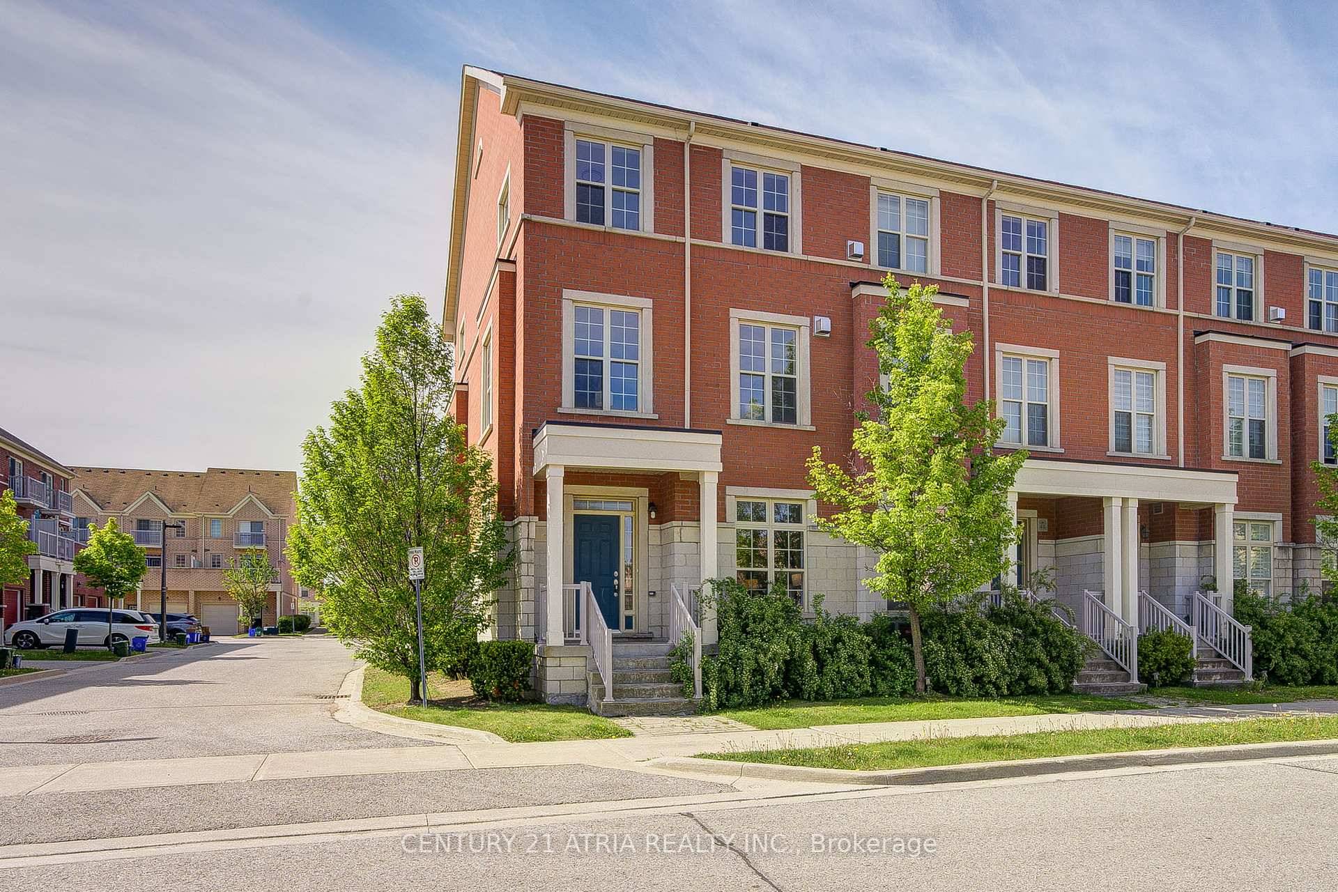 Luxury Corner Townhome in the Heart Of Cathedral Town, Bright and Spacious 4 Bedroom.