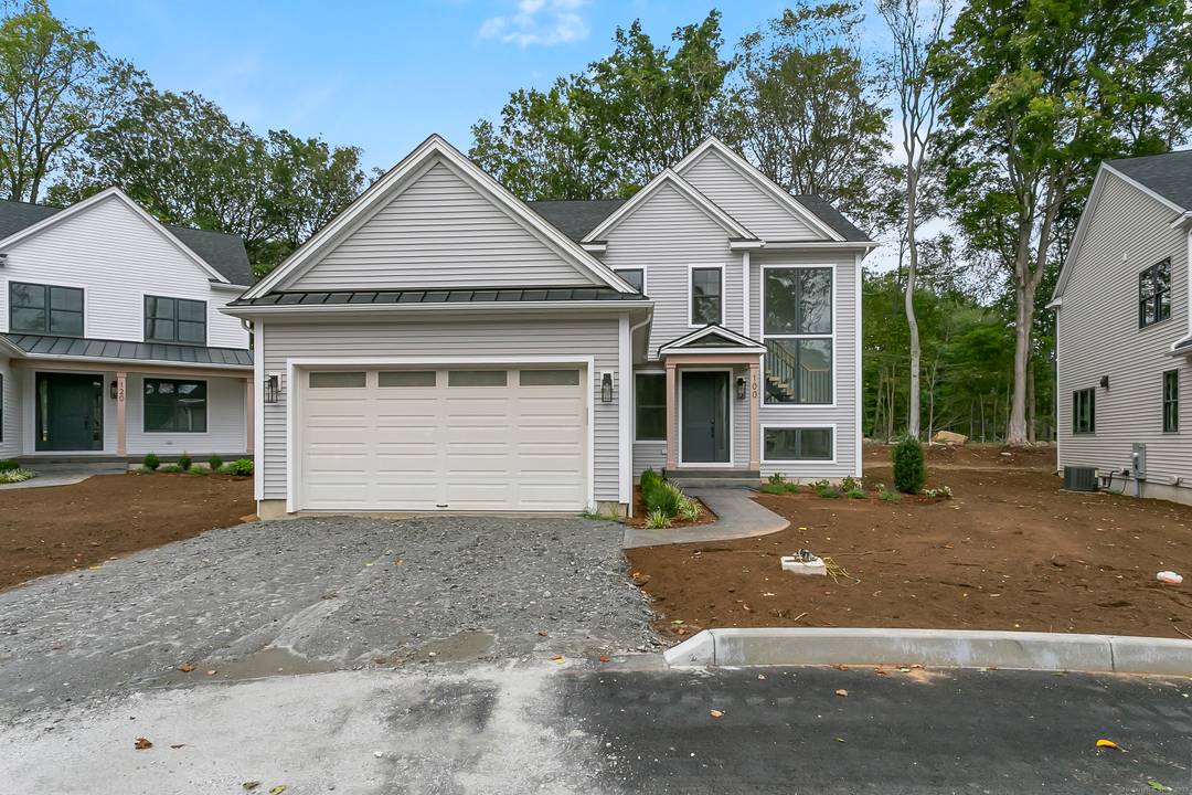 Welcome to Oronoque Hills Stratford's premier new construction community of 11 beautifully crafted free standing homes, set within the desirable North End and bordering the scenic Oronoque Country Club.