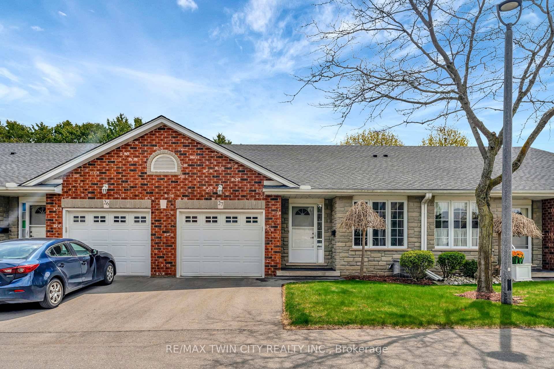 Welcome to 27 53 Herons Landing, a bright one level condominium perfect for low maintenance living.