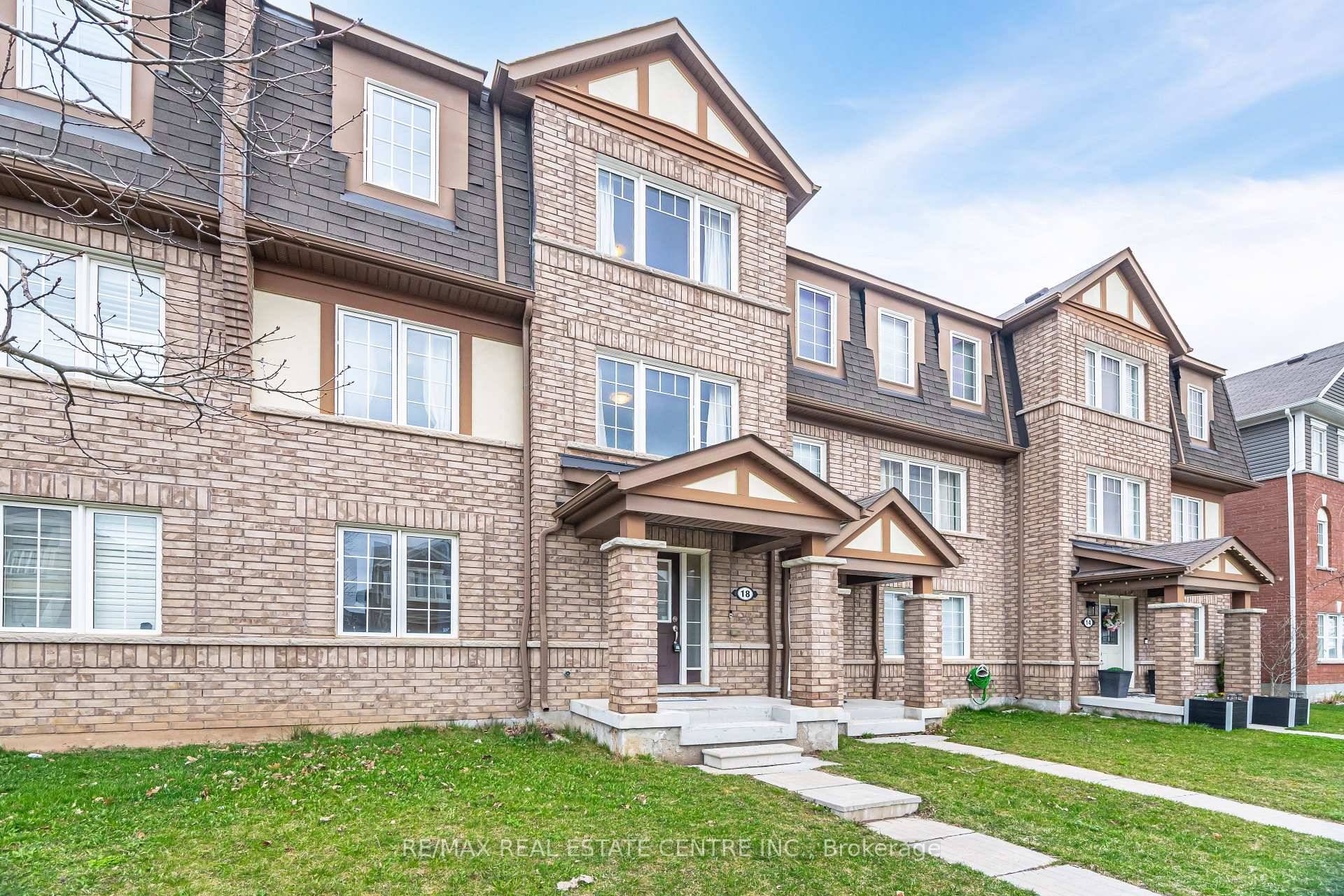 A Stunning 3 Story, 3 Bedrooms, 2 Full Washrooms amp ; 1 Powder Room In A Beautiful Well Maintained Freehold Townhome W Double Car Garage W Entrance From home In ...