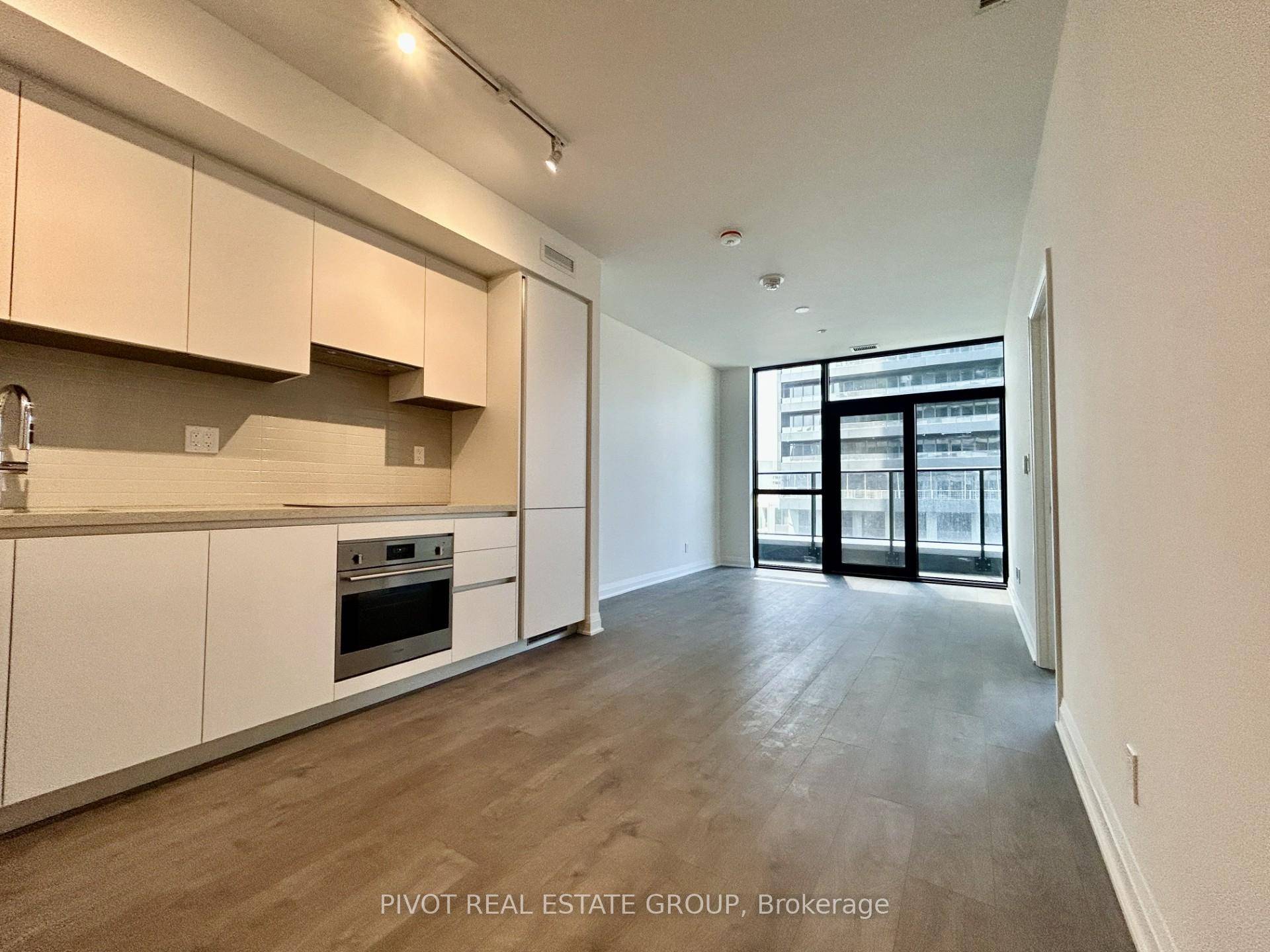 Live at the heart of the vibrant Exchange District.
