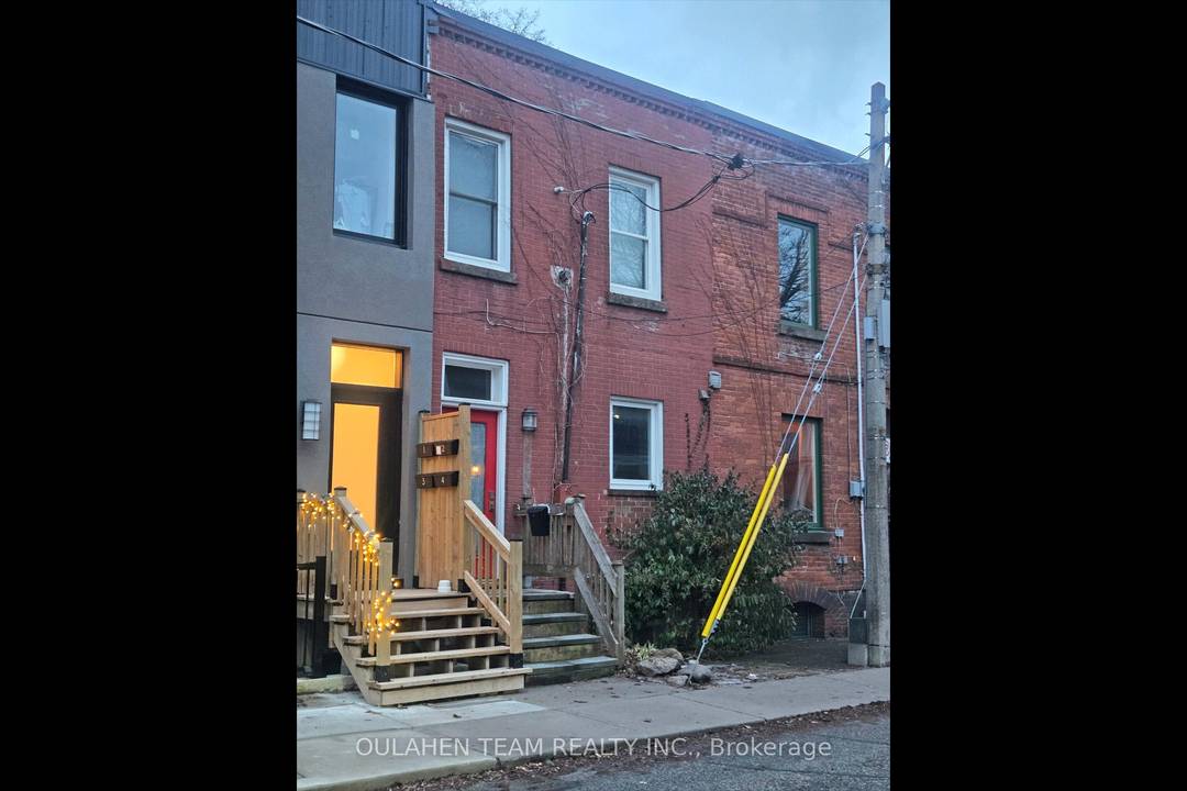 Beautiful 2 1 bedroom, 2 bathroom townhouse located near Main St.