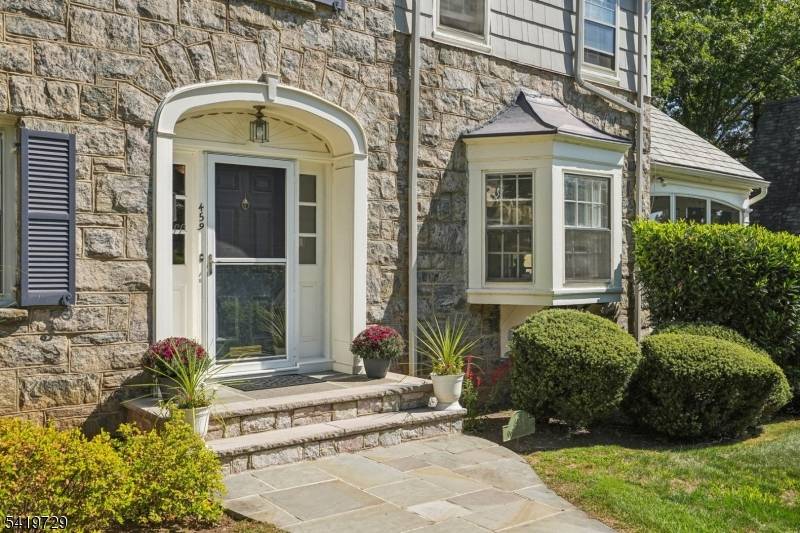 5 BEDROOM CENTER HALL COLONIAL.