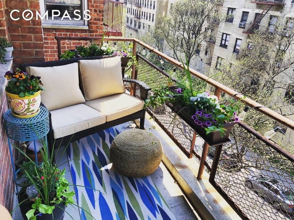 Welcome to your new home in the Hudson Heights !