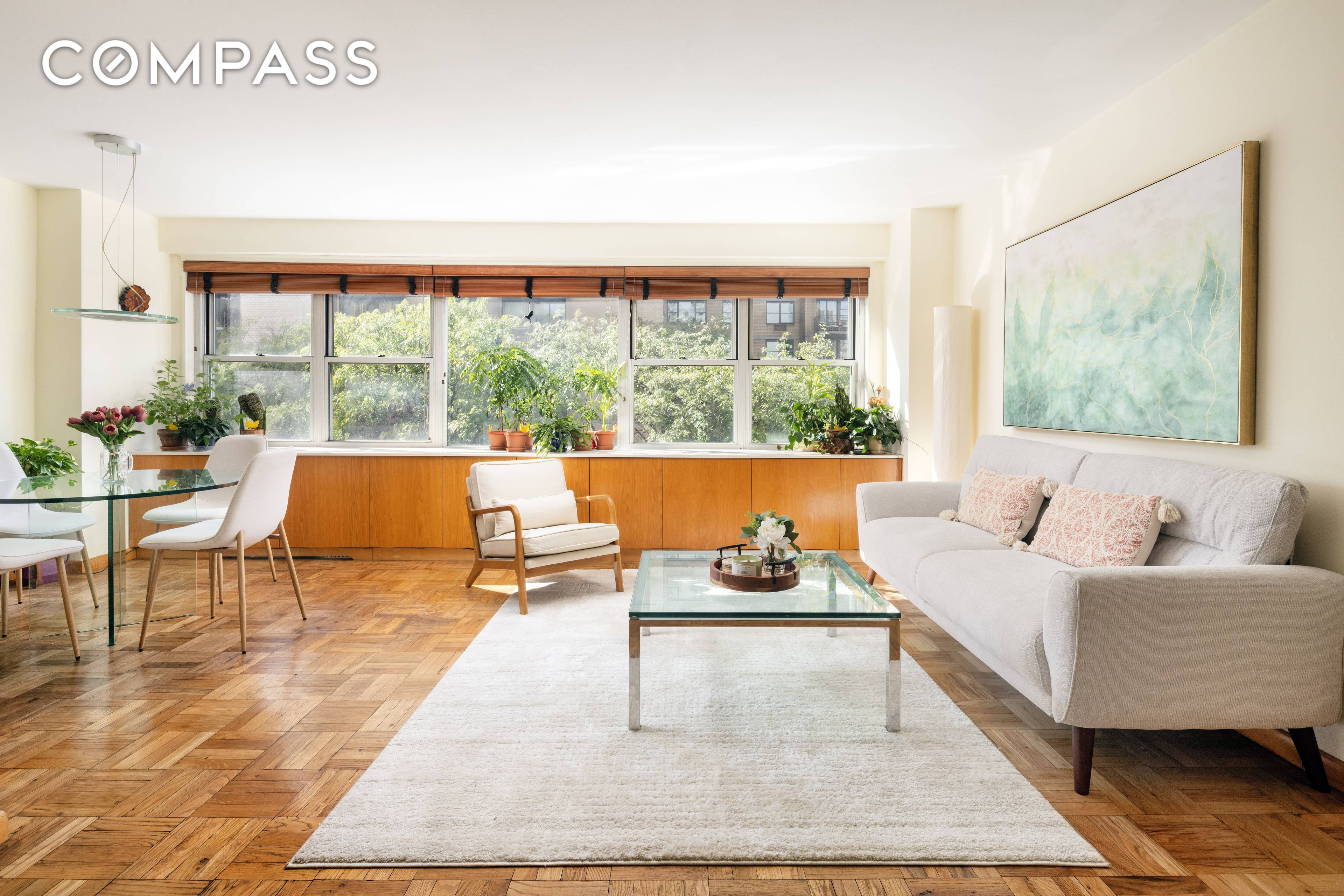 Luxurious 3 Bedroom Co op with Office in the Heart of Manhattan Welcome to this extraordinary 3 bedroom, 2 bathroom co op with a dedicated office, located in the highly ...