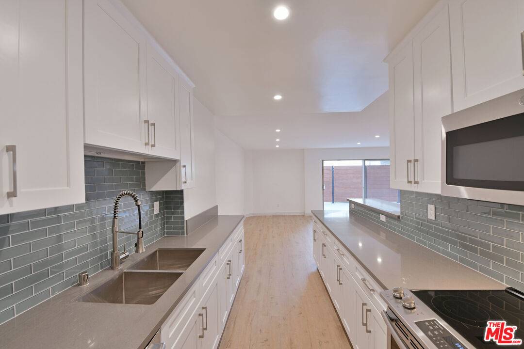 136 S Palm Dr 1BR Beverly Hills La