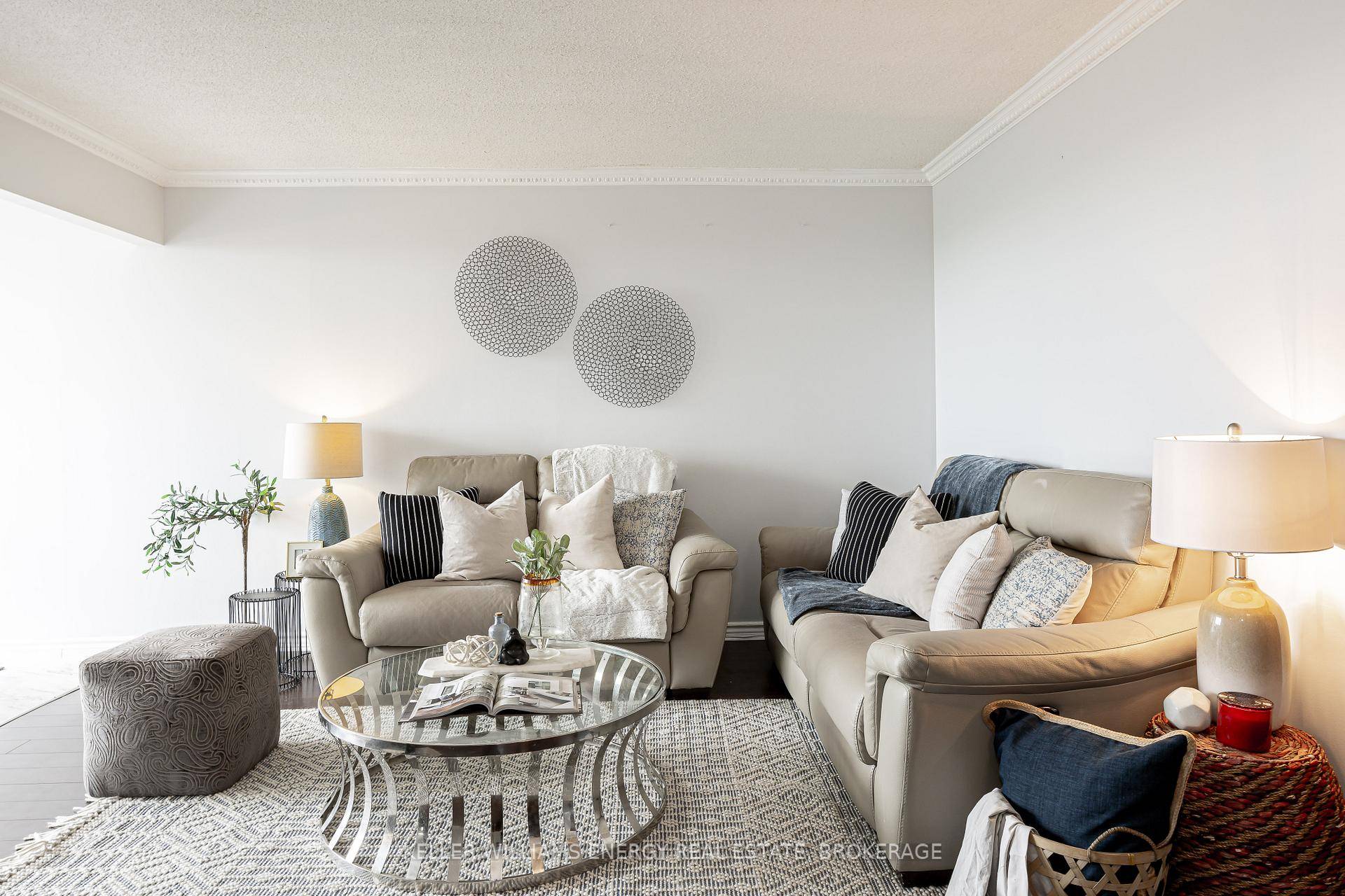 Welcome to this immaculate, high floor south facing CORNER END unitwith no neighbors on the north side and breathtaking views that stretch across the Humber River Trail, city skyline, and ...
