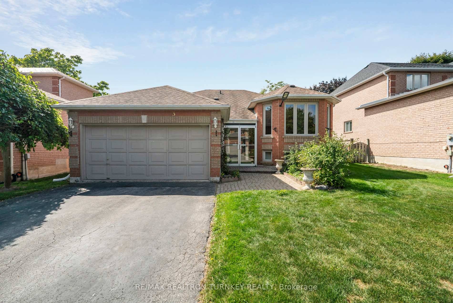 Beautiful All Brick Bungalow on Quiet Crescent, Finished Top to Bottom !