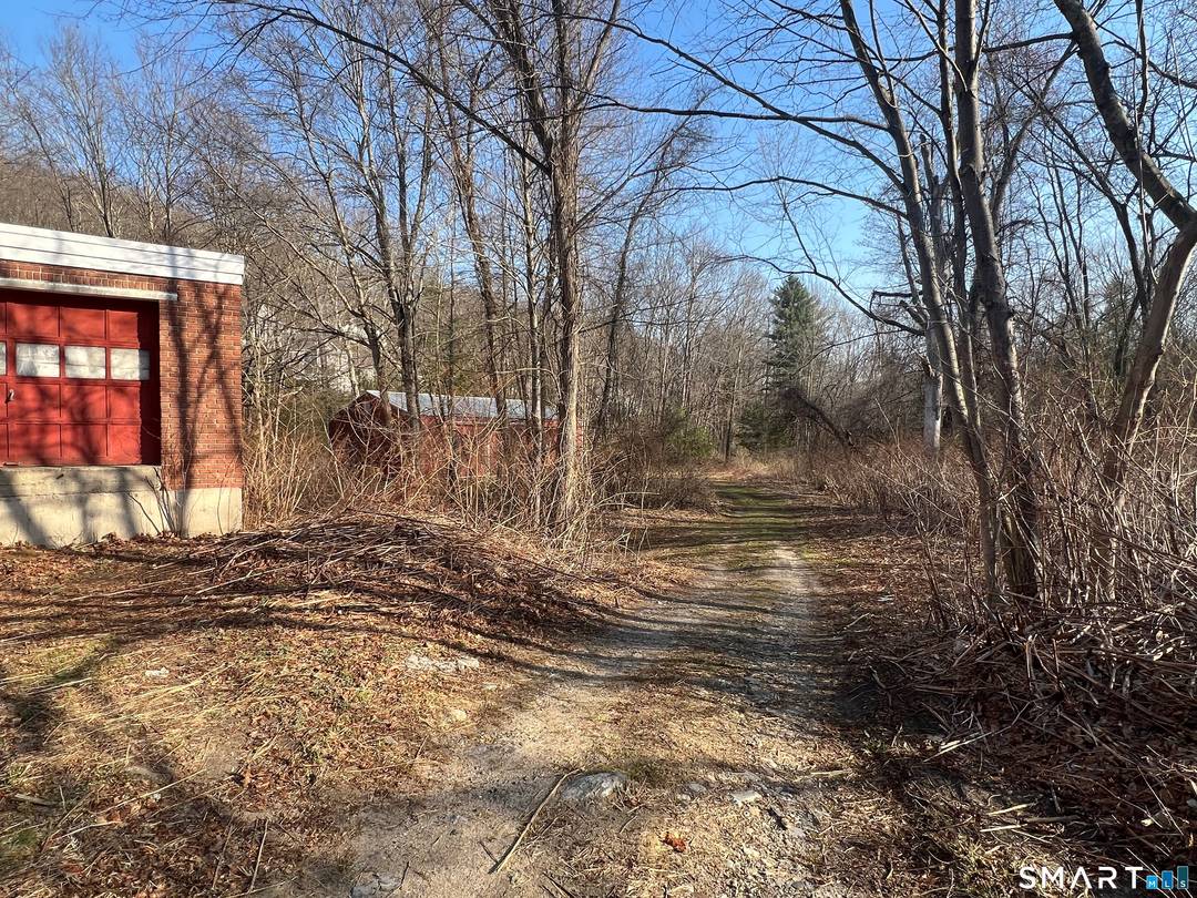 EXTREMELY RARE COMMERCIAL OPPORTUNITY for this amazing 4.