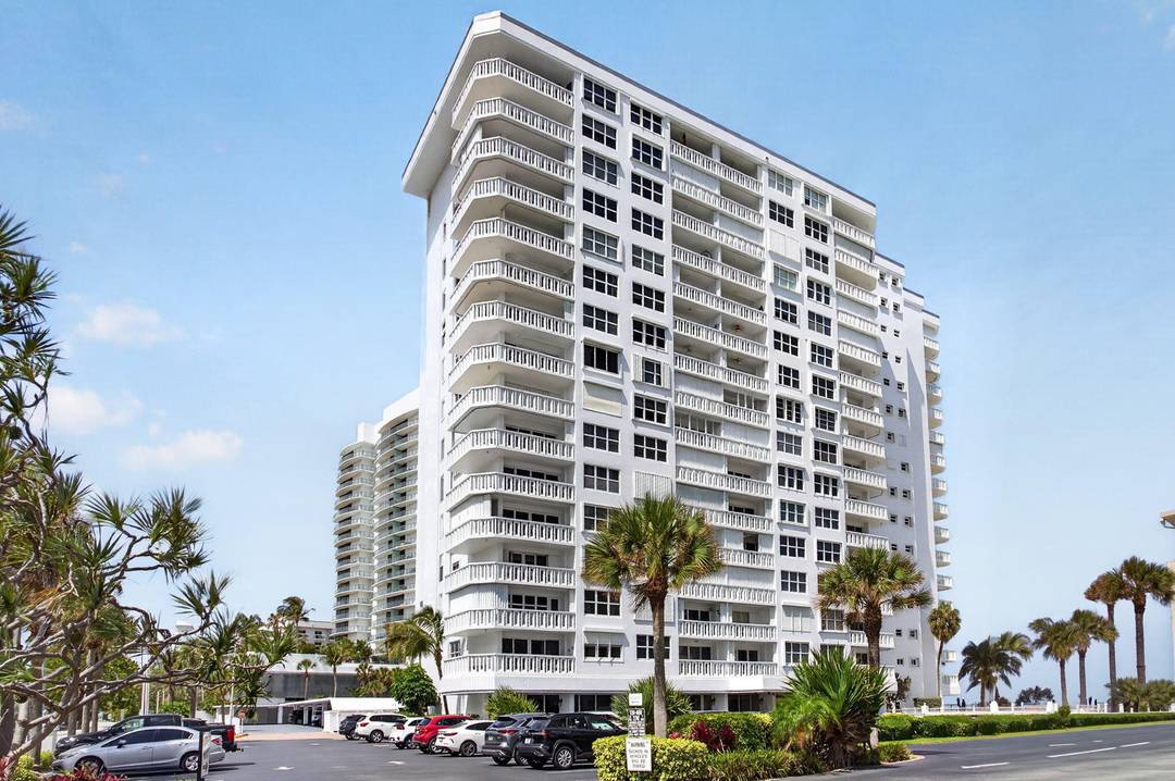 The bomb ! ! !. Spectacular updated, spacious 3 3 w views only comparable to the Goodyear Blimp.