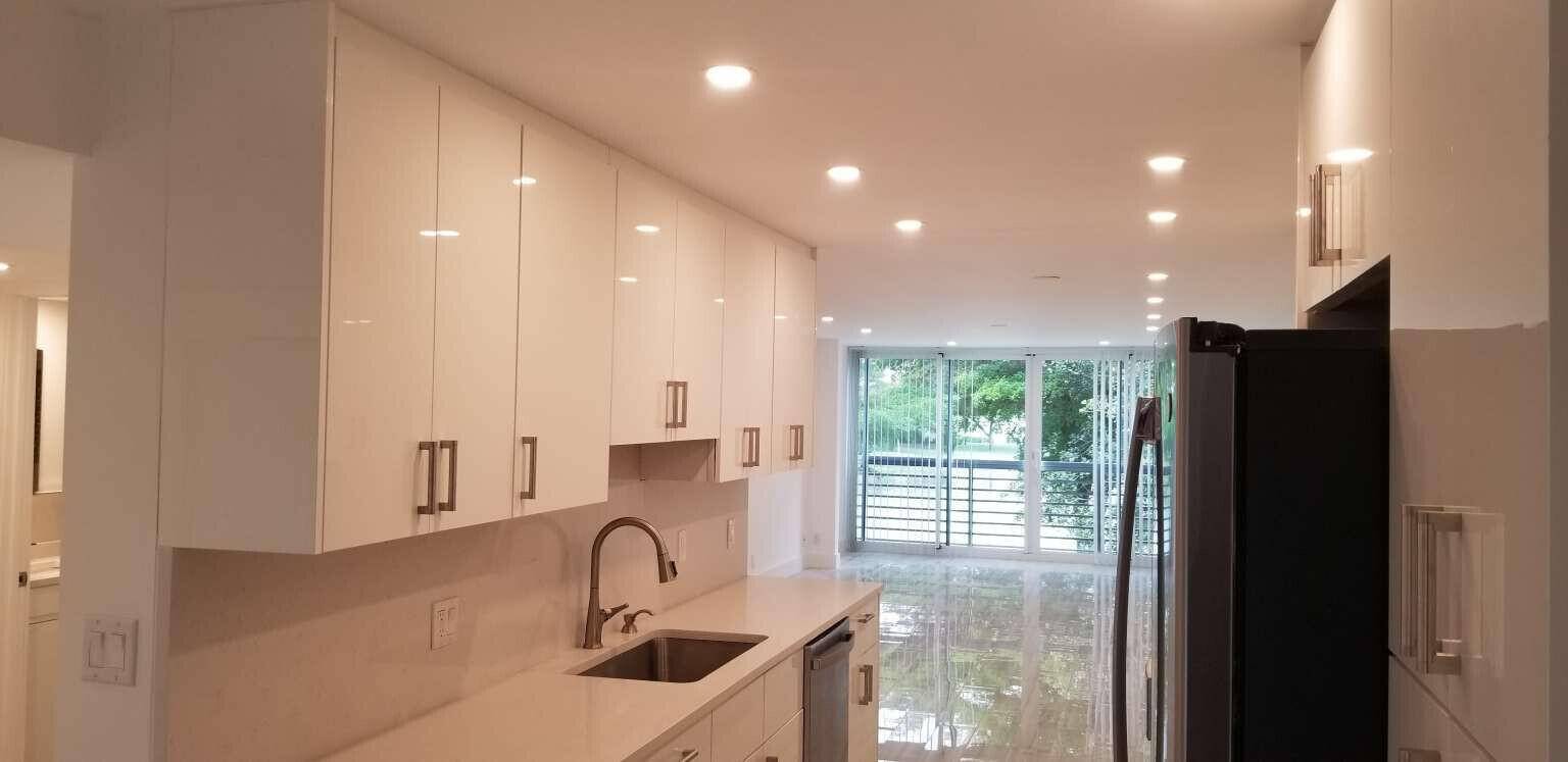 Beautiful renovated condo in Wynmoor.