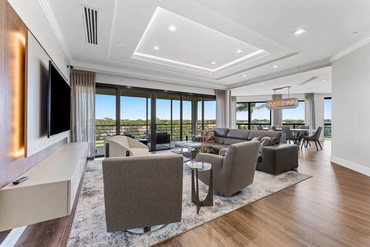 The Chateau at Boca Grove blends the sophistication of country club living with the ease of luxury condominium life.