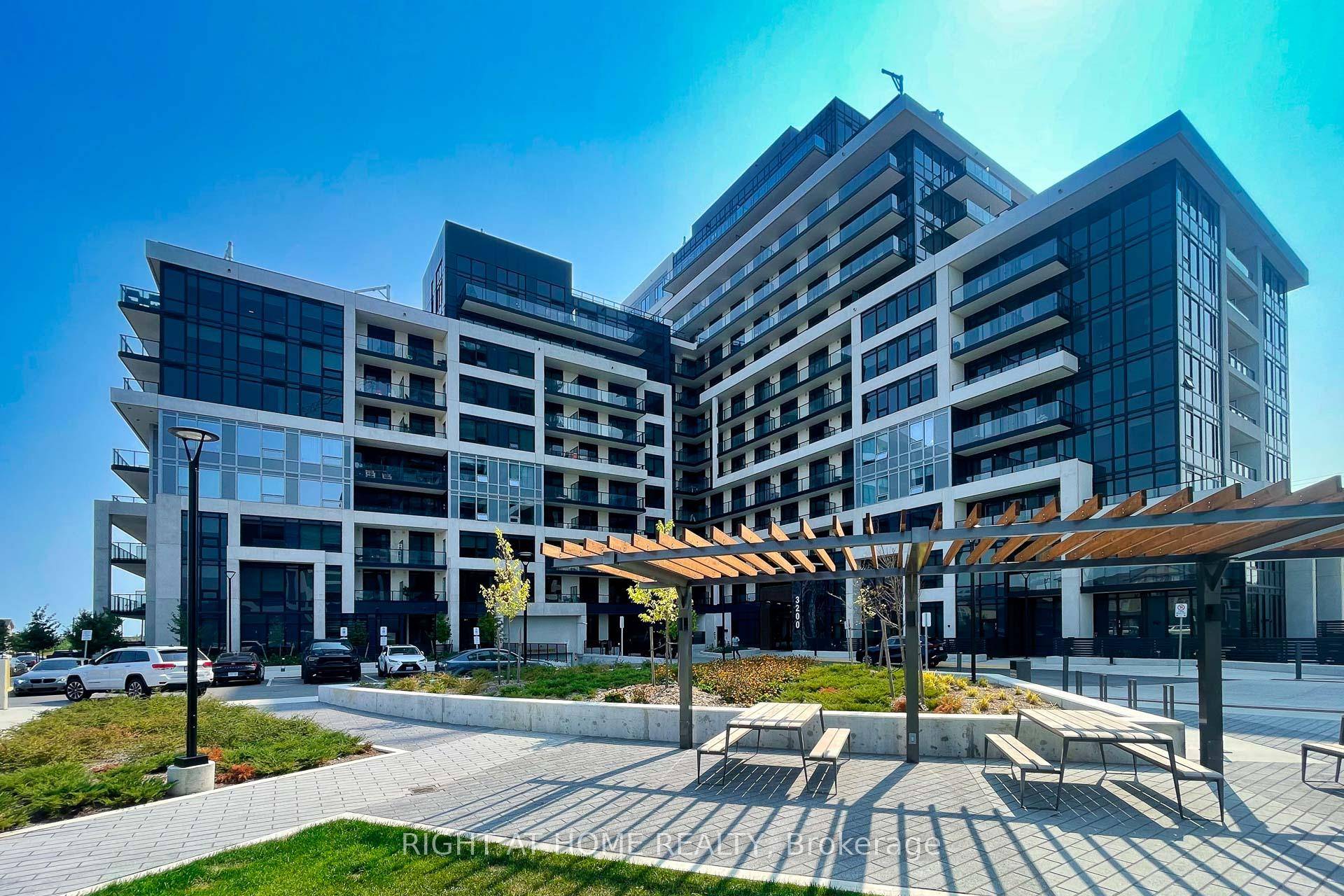 Absolutely Stunnig 2 Bedrooms amp ; 2 Baths Premium Corner Unit In Sought After Upper West Side Community In Oakville !