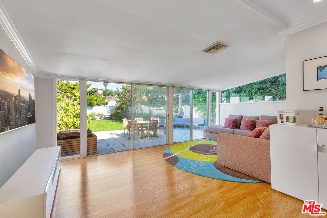 6283 Commodore Sloat Dr 3BR Beverly Grove La