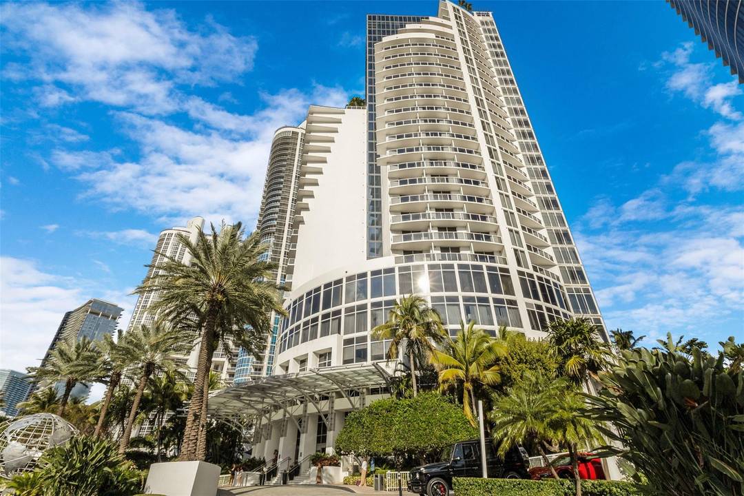 Rare opportunity to acquire two side by side high floor residences at the oceanfront Trump Int'l Beach Resort Units 2614 amp ; 2615 creating a 2 bdrm 2 full bath ...