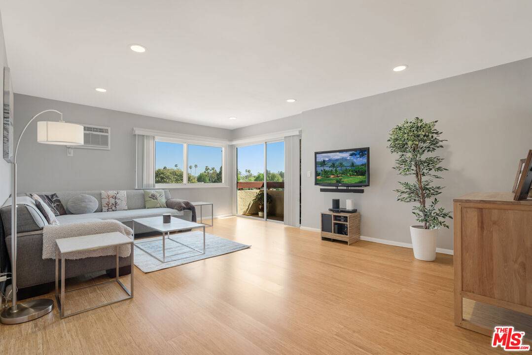 8001 Redlands St 1BR La