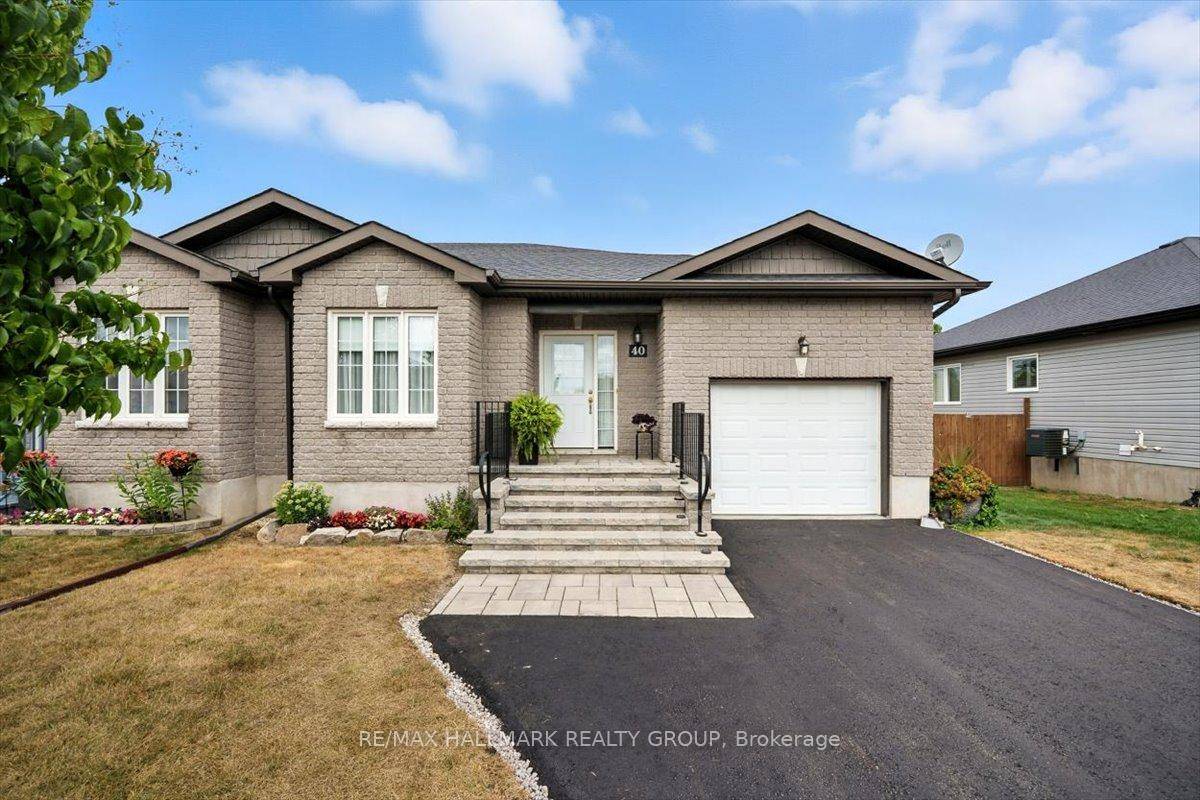 Charming and bright bungalow for sale in a quiet and friendly Smiths Falls neighbourhood.