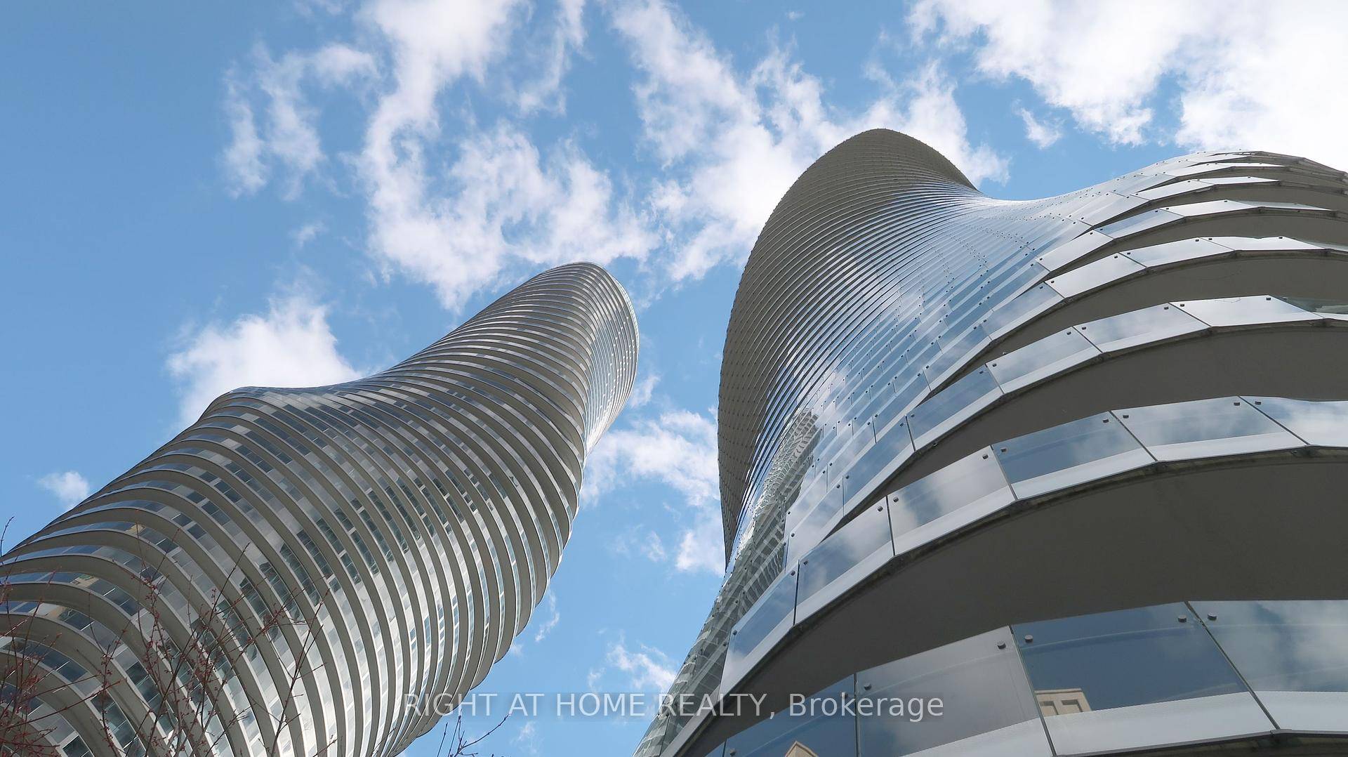 Bright Sunlit 1Bed 1Bath Condo In Marilyn Monroe Towers !