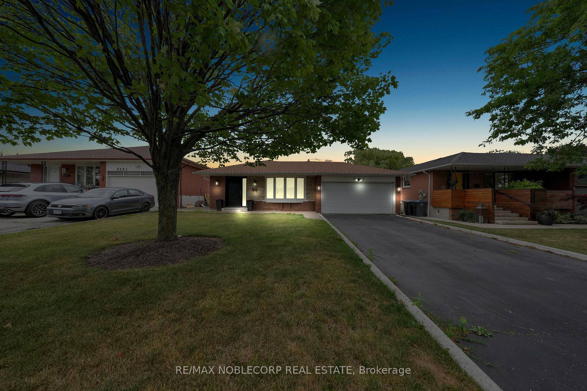 Stunning 3 1 Bedroom Backsplit on an Oversized Lot !