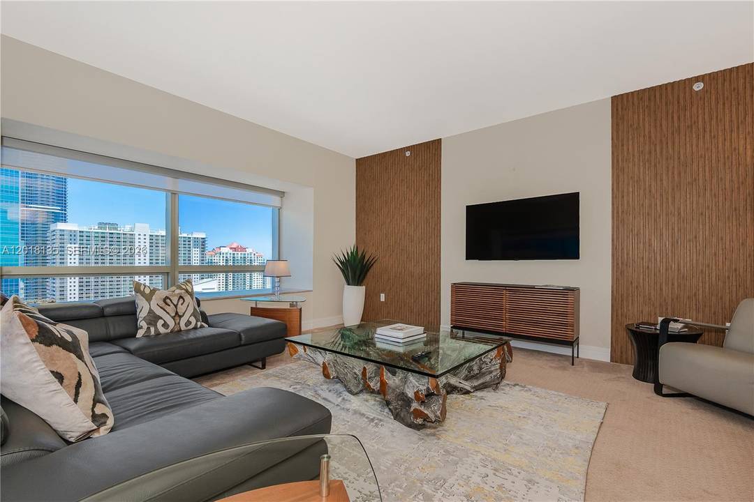 Newly upgraded and fully furnished 2 bed 2.