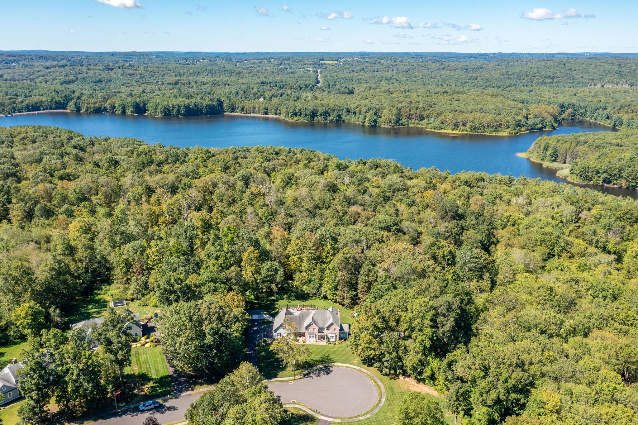 Welcome to 335 Pennwood Place !